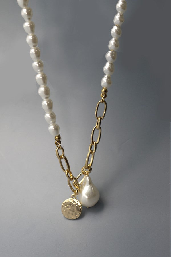 Simple Pendant Pearl Necklace
