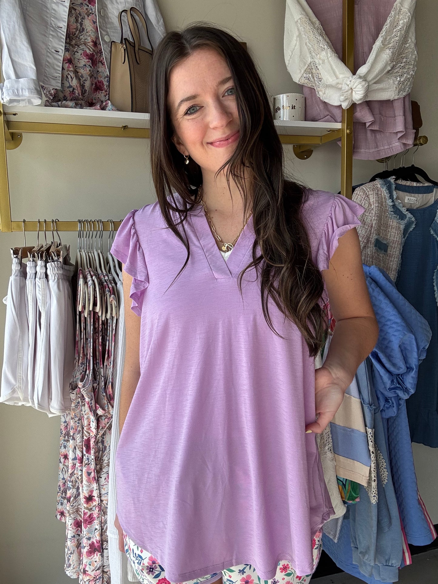 Lizzy flutter tank features a classic mandarin collar and pleated detail on the back. We love the flattering silhouette this top offers! Relaxed, knit, stretchy.
Dear Scarlett 