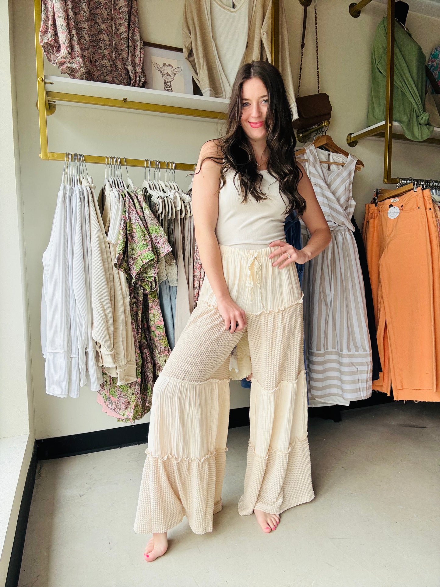 POL
Designed in pants, wide fit in double gauze and thermal mix with raw edge detail pointed solid pattern.