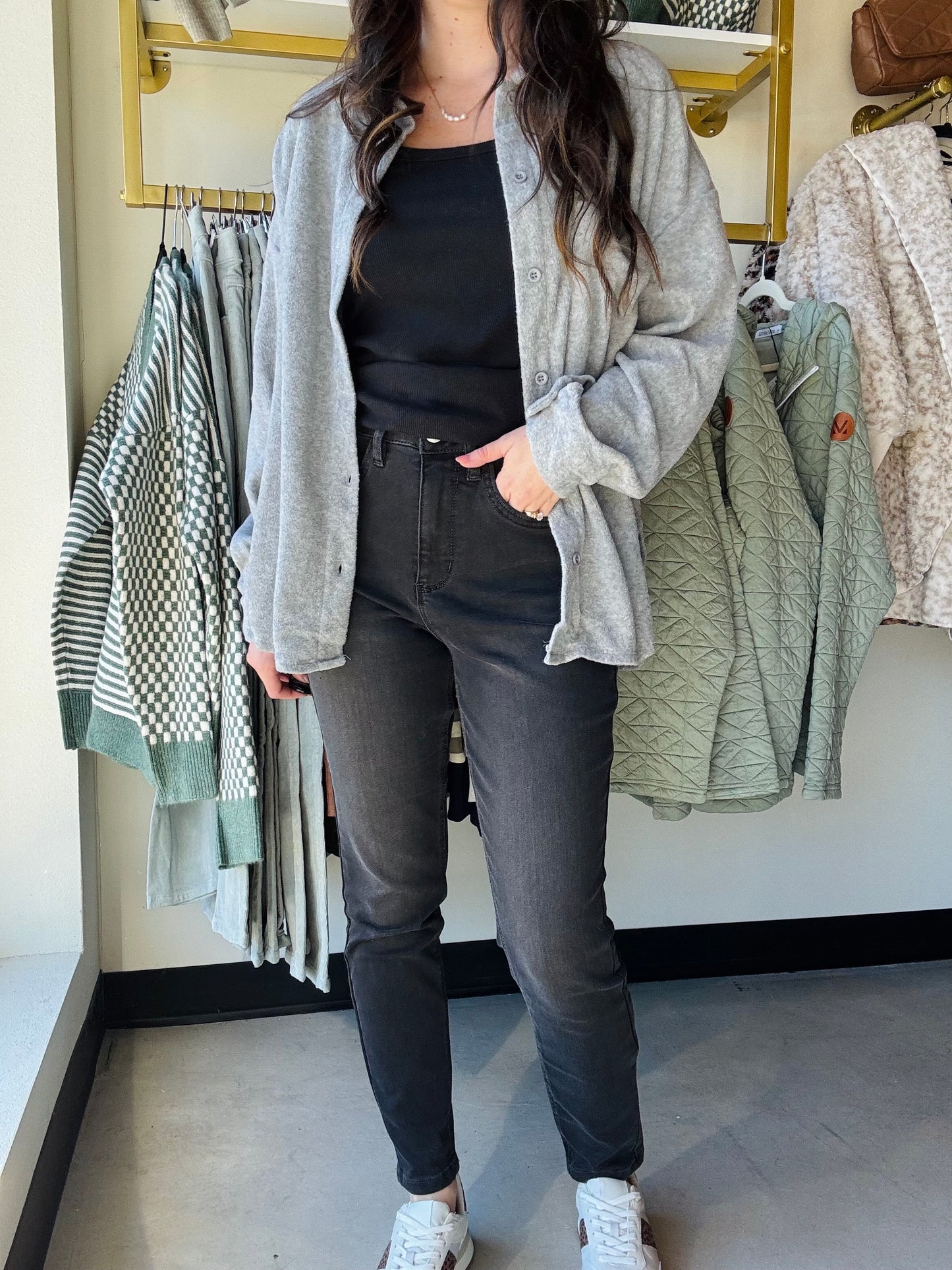 High-Rise Skinny
 1 Button Closure with Zipper
Basic 5 Pocket Construction
Slimming Effect
Built-In Tummy Control Panels Size & Fit
(based on size 5/27): * Inseam: 28" * Rise: 11" * Leg Opening: 10"
Machine wash warm with like colors. Only non-chlorine bleach when needed. Tumble dry low. Cool iron if necessary.
66% Cotton / 30% Polyester / 2% Rayon / 2% Spandex 