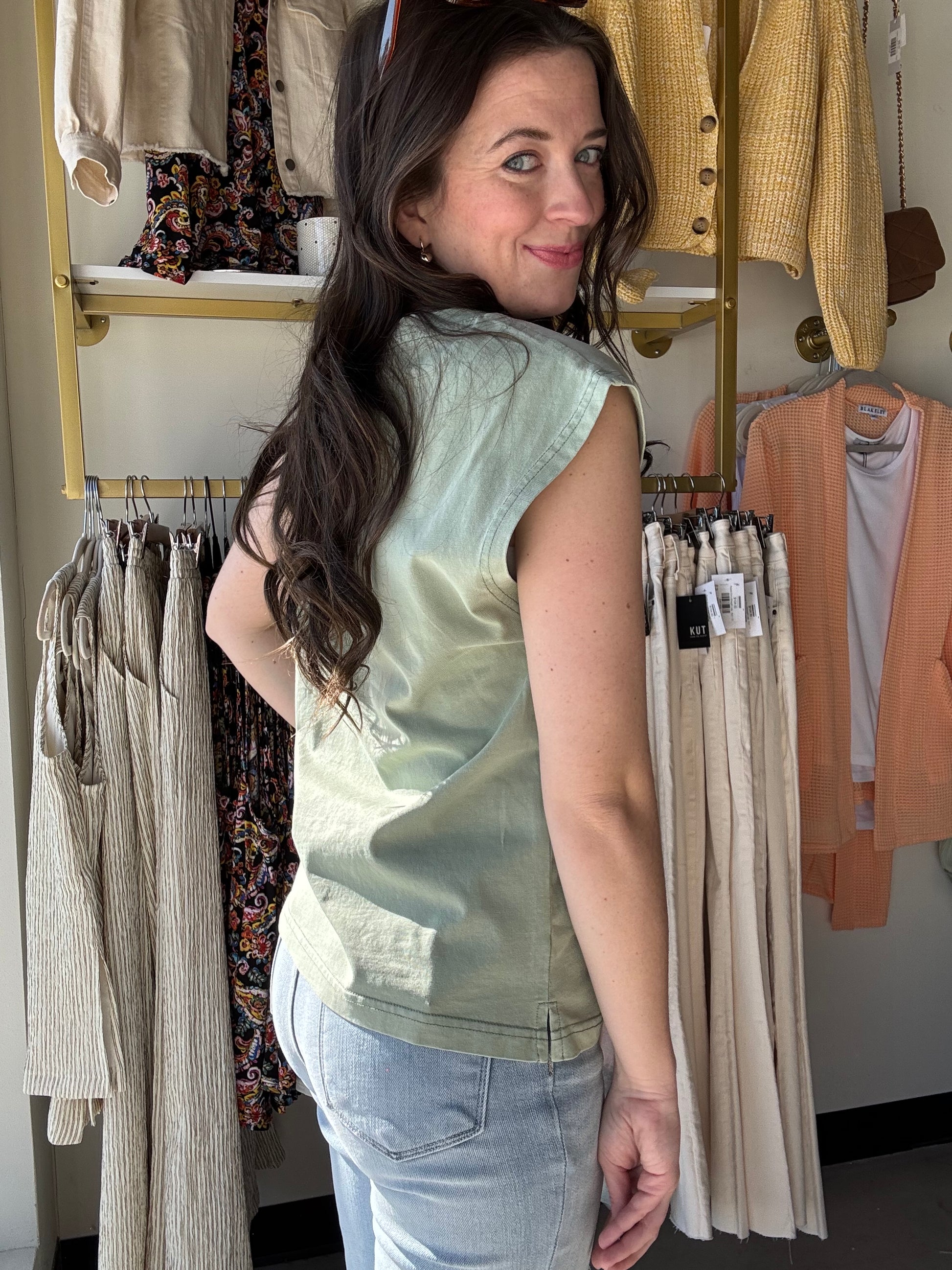 Thread & Supply
V neckline
Cap sleeves
Measurements for a size small:
Length: 24" 
Chest: 19"
Sweep: 19.5"
Content:
100% Cotton