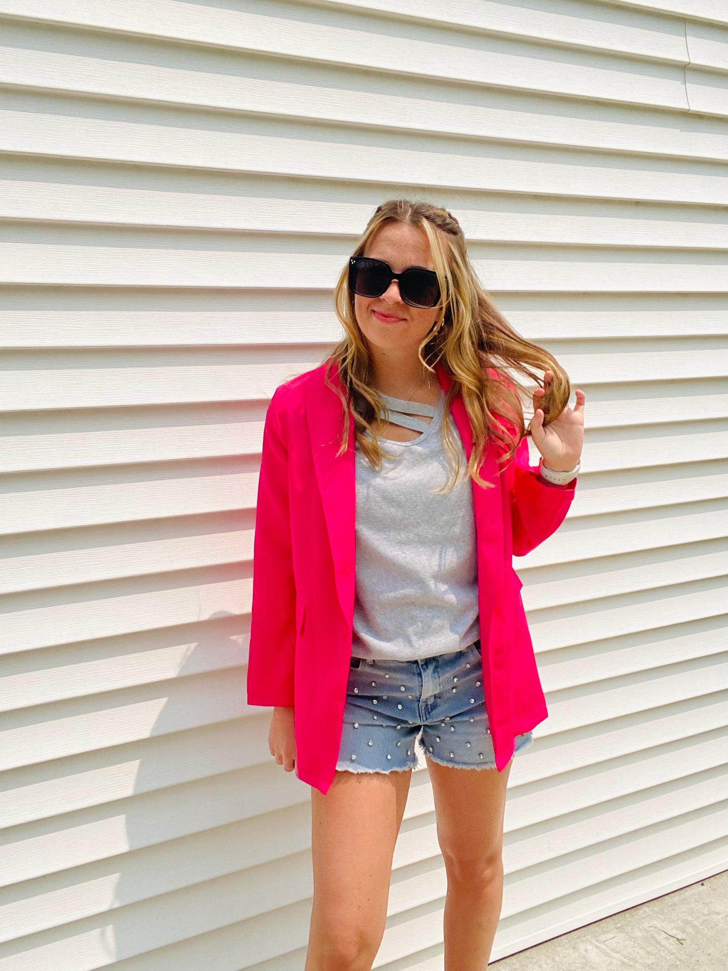 Stay fashionable and comfortable with the Lydia Loose Fit Blazer! Featuring long sleeves, faux pocket detail, and a loose fit, the blazer is lightweight enough to be wearable all day. Perfect for any occasion and trend-savvy for the season, this supple and stylish blazer pairs perfectly with denim for a fashionable and effortless look.