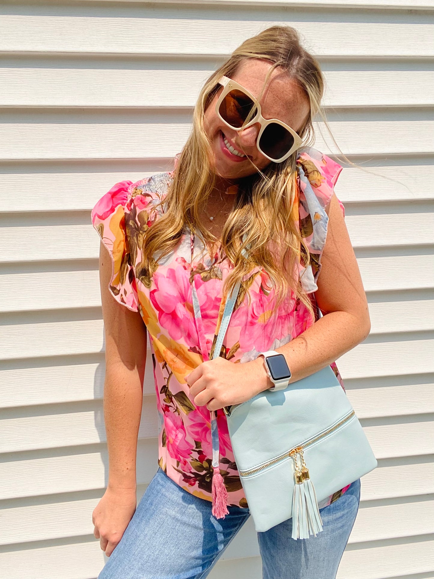 This Tropical Floral V Neck Blouse is perfect for the workplace, with a unique neckline, on-trend tropical floral pattern, and lightweight material. A tassel detail adds a touch of style, making this top a great choice when you want to dress up your wardrobe.