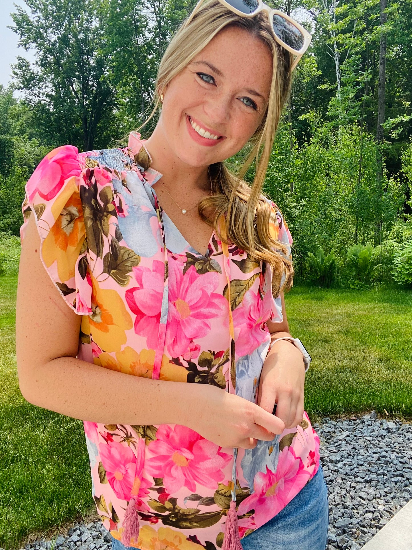 This Tropical Floral V Neck Blouse is perfect for the workplace, with a unique neckline, on-trend tropical floral pattern, and lightweight material. A tassel detail adds a touch of style, making this top a great choice when you want to dress up your wardrobe.