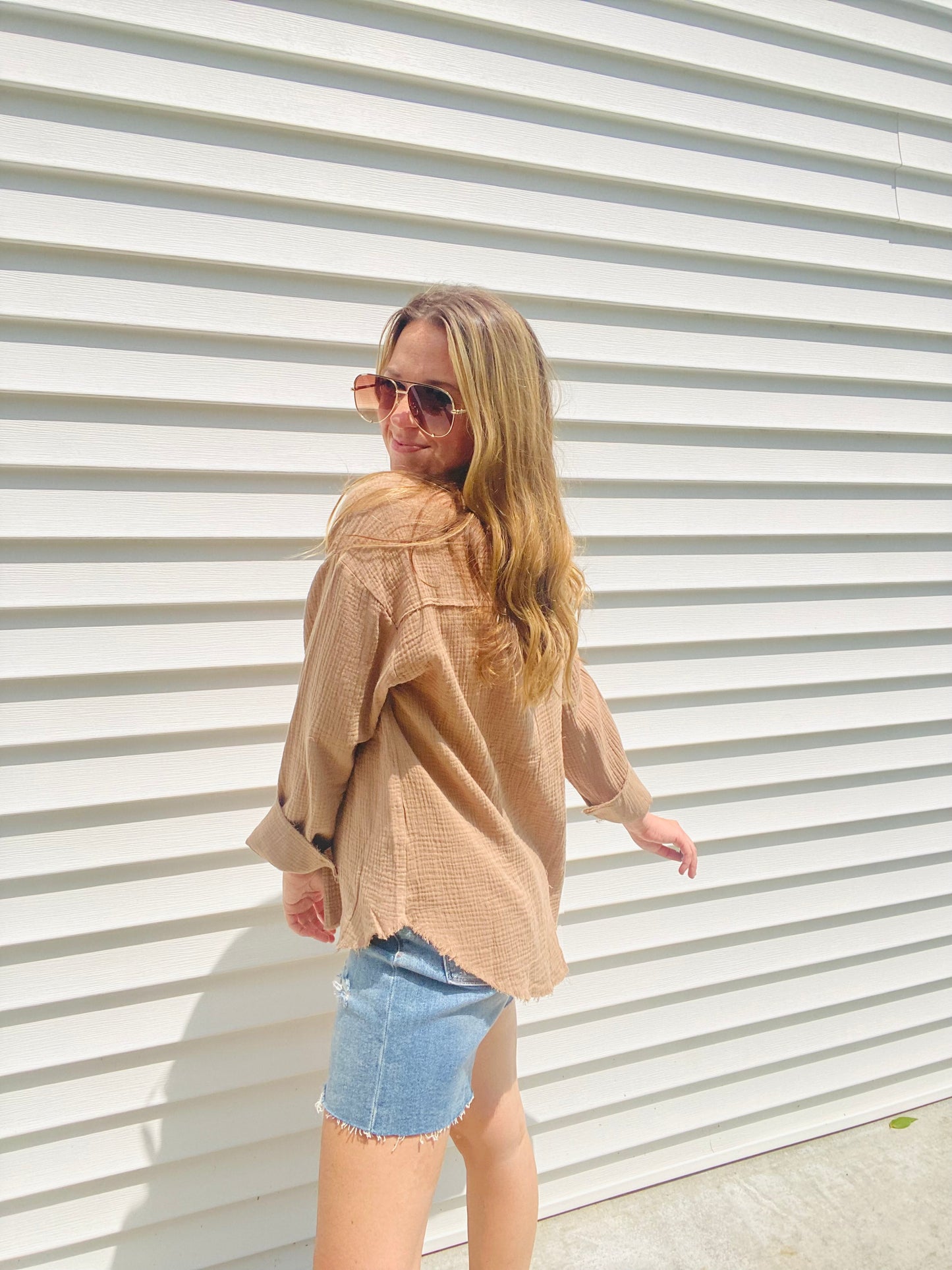 This Frayed Hem Woven Top is perfect for the fashion-forward individual. This long-sleeved woven top features a frayed hem detail, button down closure, and a front pocket patched for a stylish, yet comfortable look. With its modern design and subtle colors, this top is sure to be a timeless addition to your wardrobe.