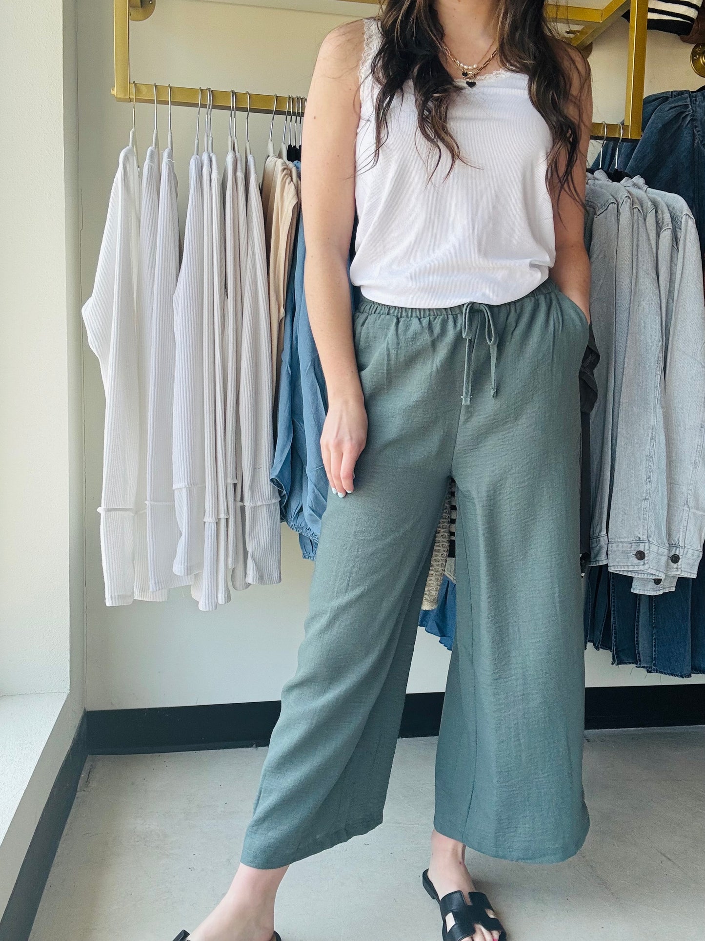 These Ash Jade Woven Wide Leg Pants are a stylish and comfortable addition to any wardrobe. Made with high quality woven crepe fabric, they feature an elastic band waist and drawstring waistband for a perfect fit. The side pockets add convenience and functionality to these cropped pants. Perfect for any casual or dressy occasion!