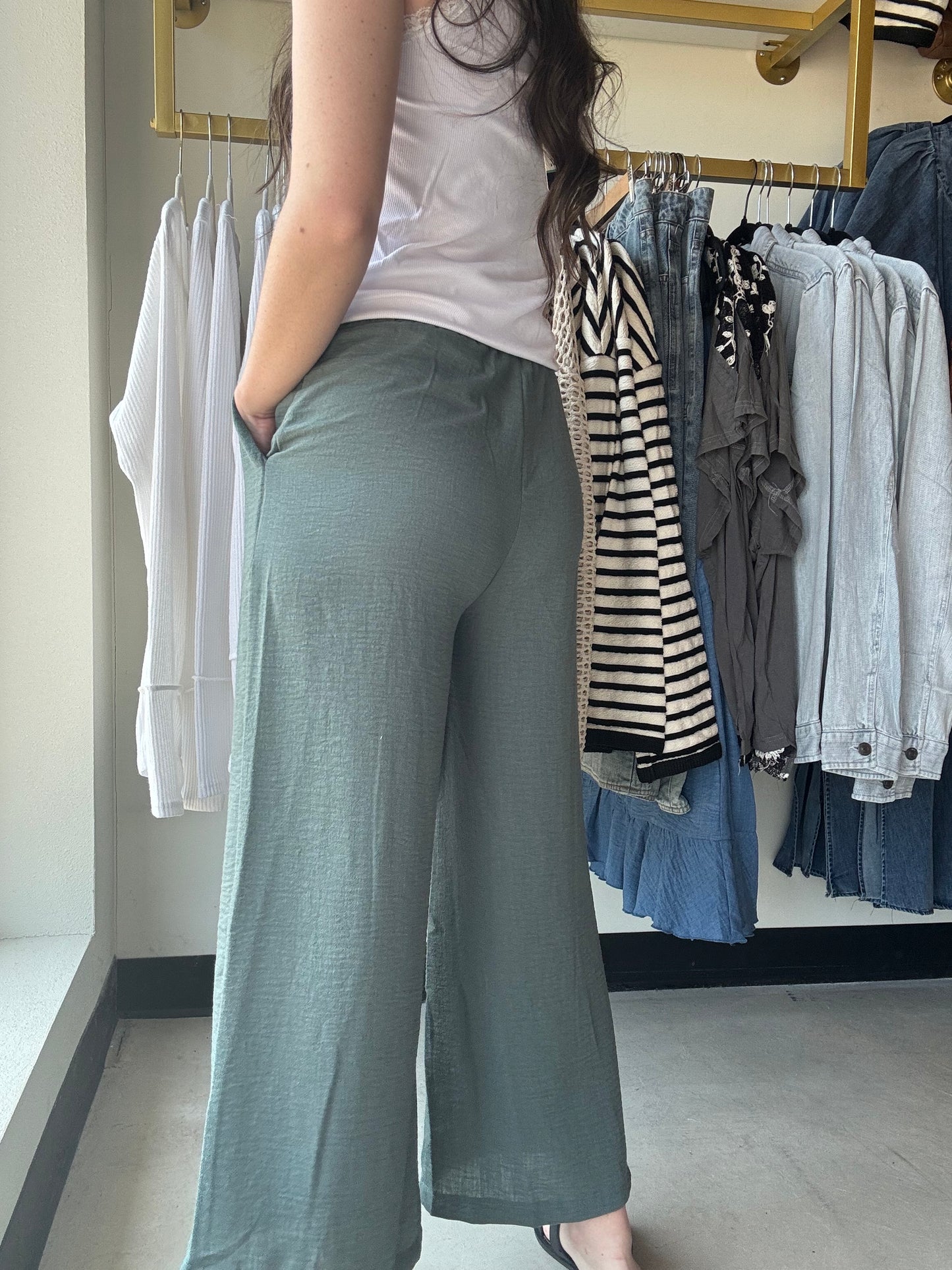 These Ash Jade Woven Wide Leg Pants are a stylish and comfortable addition to any wardrobe. Made with high quality woven crepe fabric, they feature an elastic band waist and drawstring waistband for a perfect fit. The side pockets add convenience and functionality to these cropped pants. Perfect for any casual or dressy occasion!