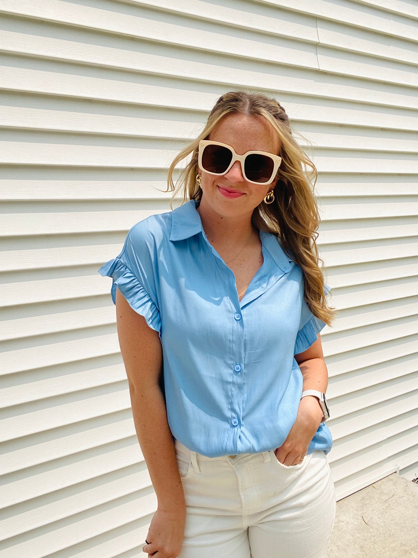 This Ocean Ruffle Sleeve Blouse is an ideal top for both casual and formal occasions. Crafted from a lightweight, woven fabric, this blouse features a relaxed fit, ruffle and frill sleeves, a button-down front and drop shoulder detailing for added comfort. Brand: AnnieWear