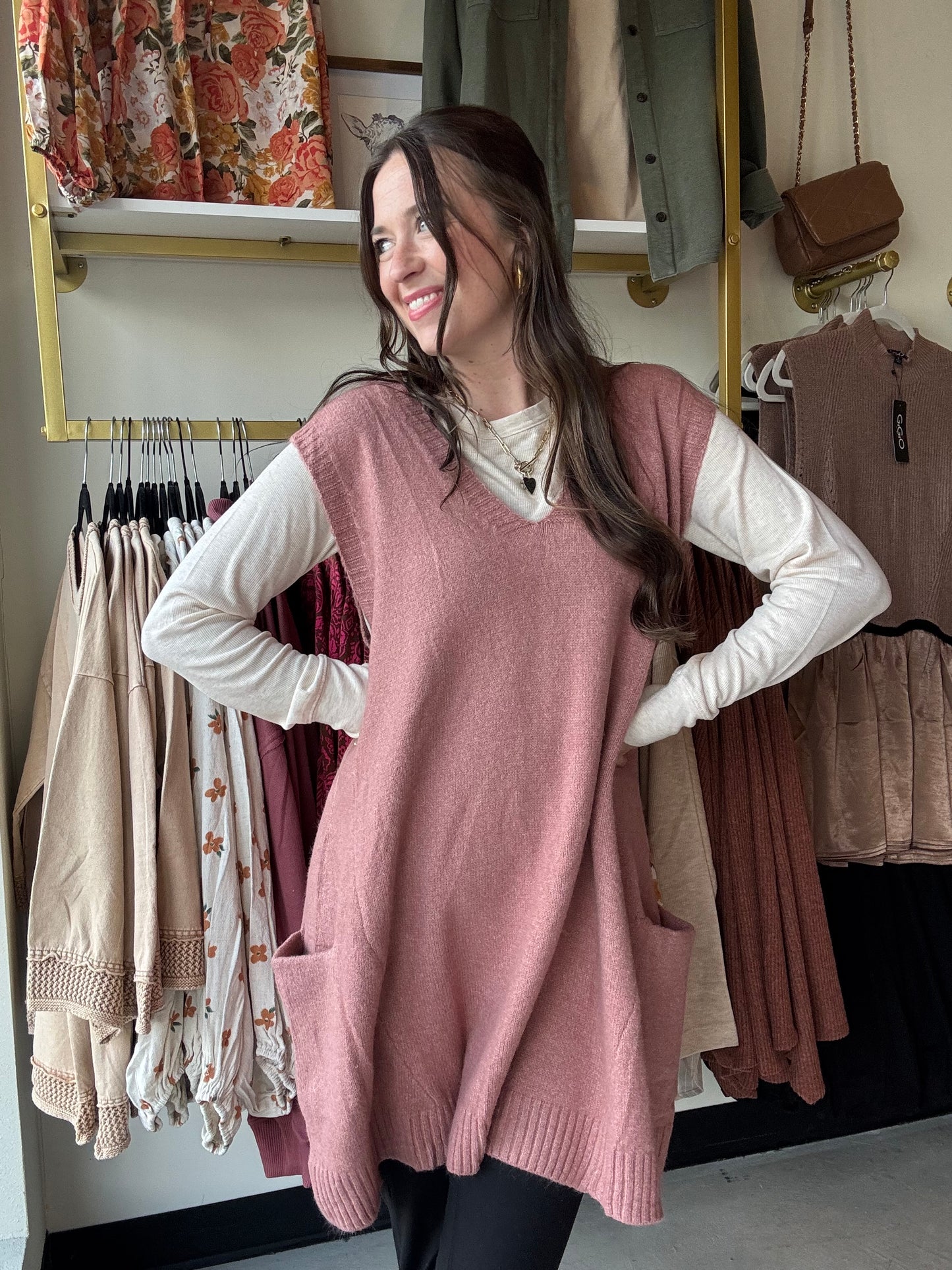 Michelle Mae
Stay stylish and cozy with our Tunic Sweater Vest in Rose! This tunic style vest features a relaxed fit, pockets for convenience, and pairs perfectly with leggings and a long sleeve top. Stay warm and trendy with this versatile piece.
Fabric: 50% Viscose, 28% Polyester, 22% Nylon
Fit: Runs oversized for a relaxed fit