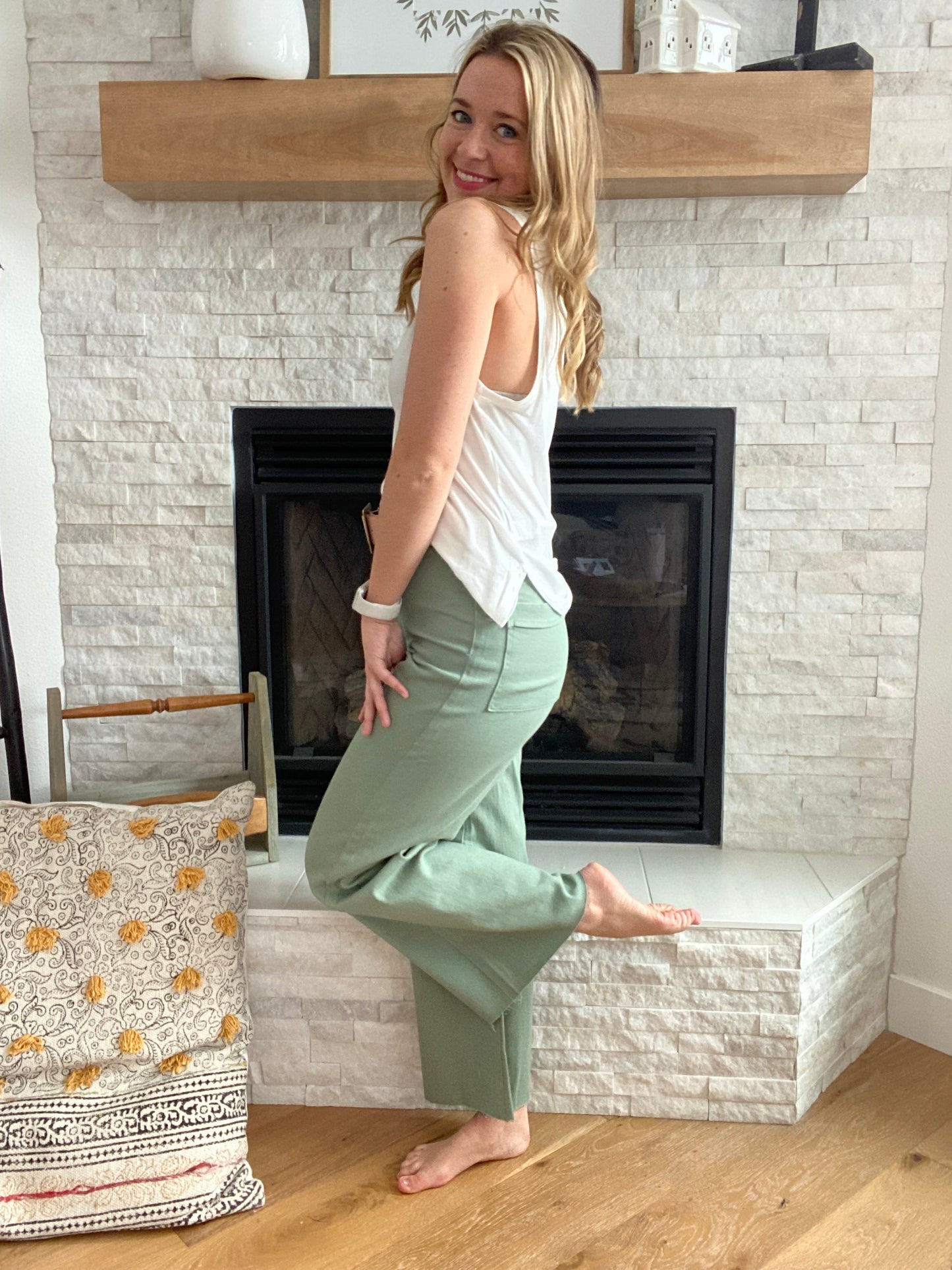 Our Cropped Stretch Jeans are crafted from 97% cotton and 3% spandex for a comfortable yet flattering fit. This wide leg, high waisted style features a clean cut hemline and is available in sizes Small (2-4), Medium (6-8), Large (8-10) and XL (10-12). These bottoms are perfect for work all summer long paired with a fun blouse and strappy sandals!