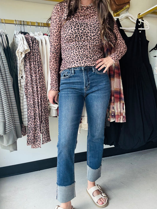 Lovervet by Vervet
HIGH RISE CUFFED SLIM STRAIGHT JEANS COMFORT STRETCH DENIM, HIGH RISE WAIST, SLIGHTLY DISTRESSED DETAIL, SINGLE CUFF HEM, CROPPED LENGTH, SLIM STRAIGHT JEANS
F. RISE: 10" / INSEAM: 27" / LEG OPENING: 14 1/2" / CUFF: 4" X 1