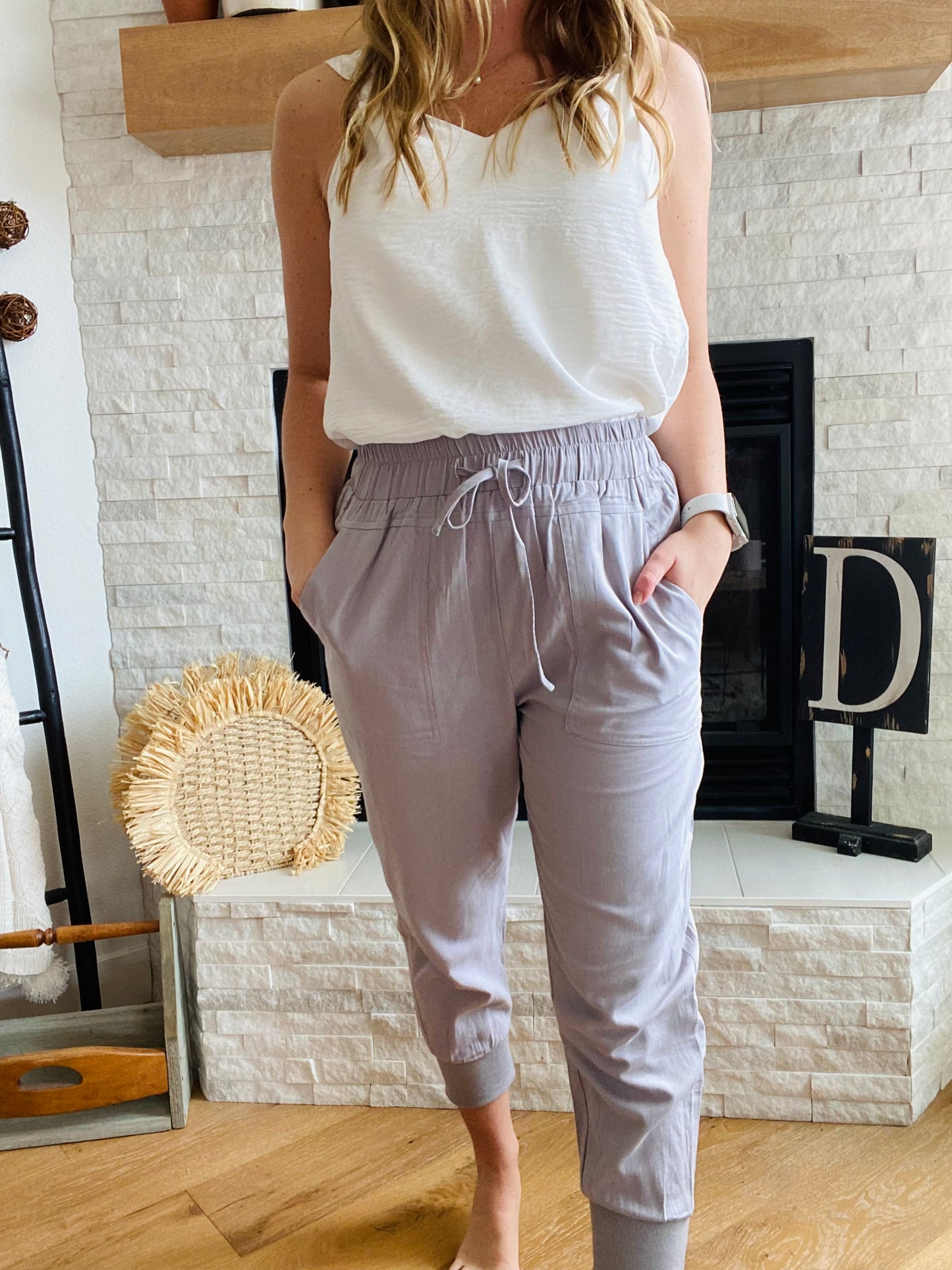 Our Grey Casual Vibes Joggers have a stylish, tapered cut that features pockets, allowing you to easily access your essentials. Whether you want to dress them up or down, they'll be perfect for both casual and business settings. Pair them with sandals and a blazer for a smart, put-together look.