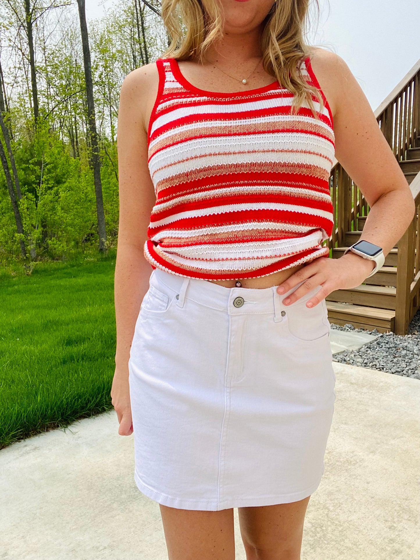 Get this style that is the perfect spring and summer essential! Made from soft white denim fabric with a touch of stretch and a classic look.