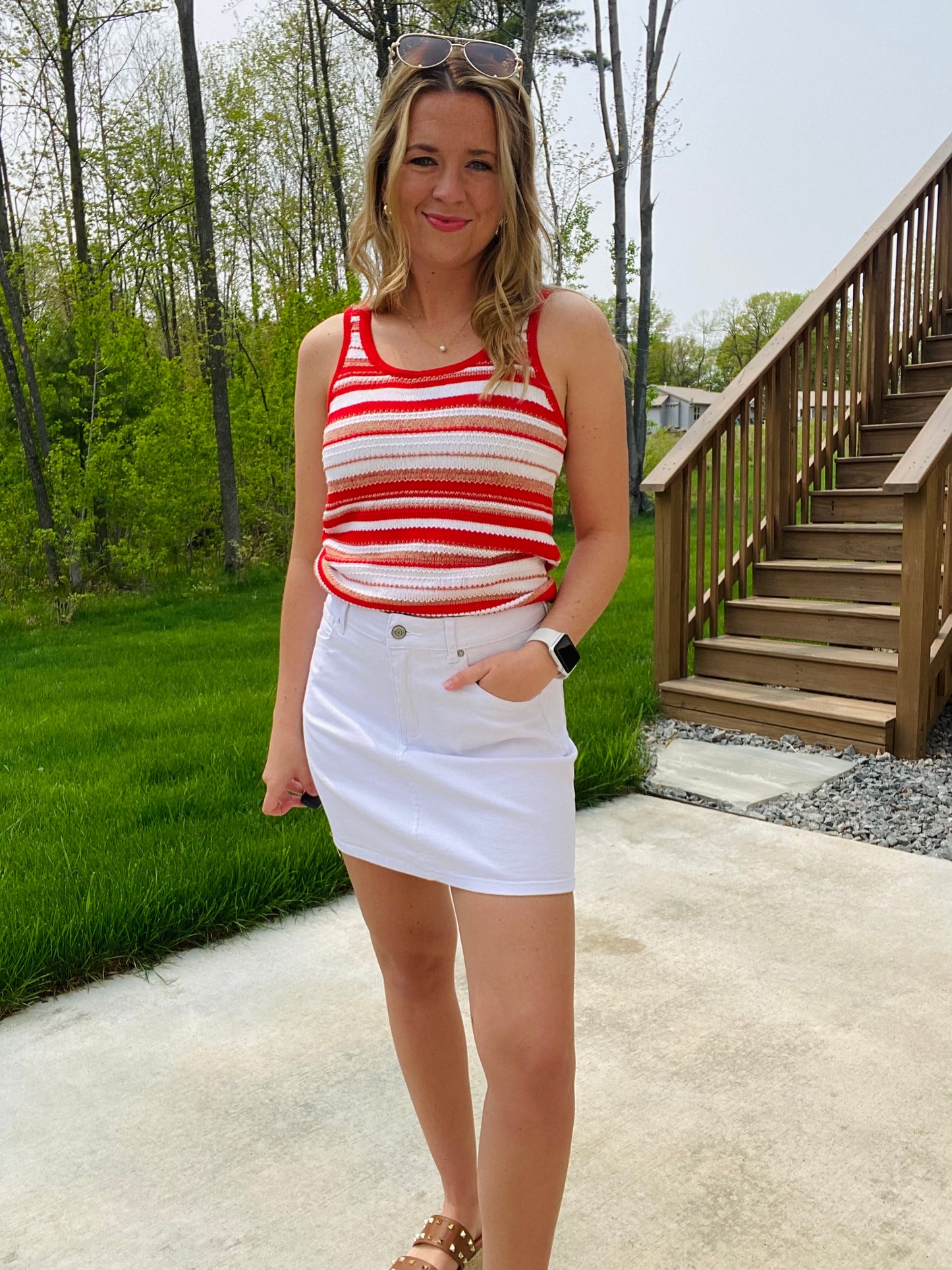 Get this style that is the perfect spring and summer essential! Made from soft white denim fabric with a touch of stretch and a classic look.