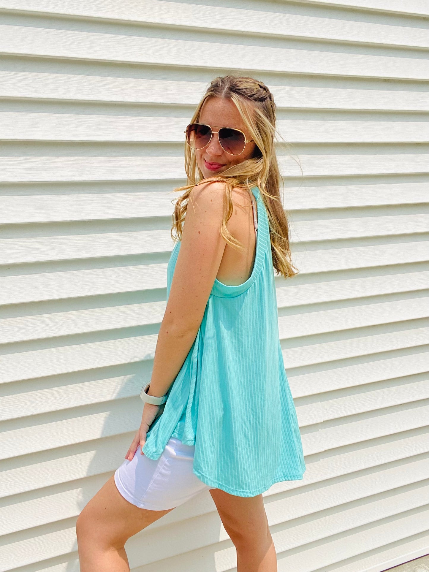 YOU'VE ASKED AND HERE IT IS! The tank that I have been wearing with EVERYTHING! The KINGSLEY TANK is designed with the latest fashion trends in mind. The relaxed fit and flattering neckline give you a stylish look, while the flow of the fabric rouching in front/back gives you the perfect combination of drape, comfort and breathability. Crafted with high-quality fabric, this tank is a must-have for any wardrobe.