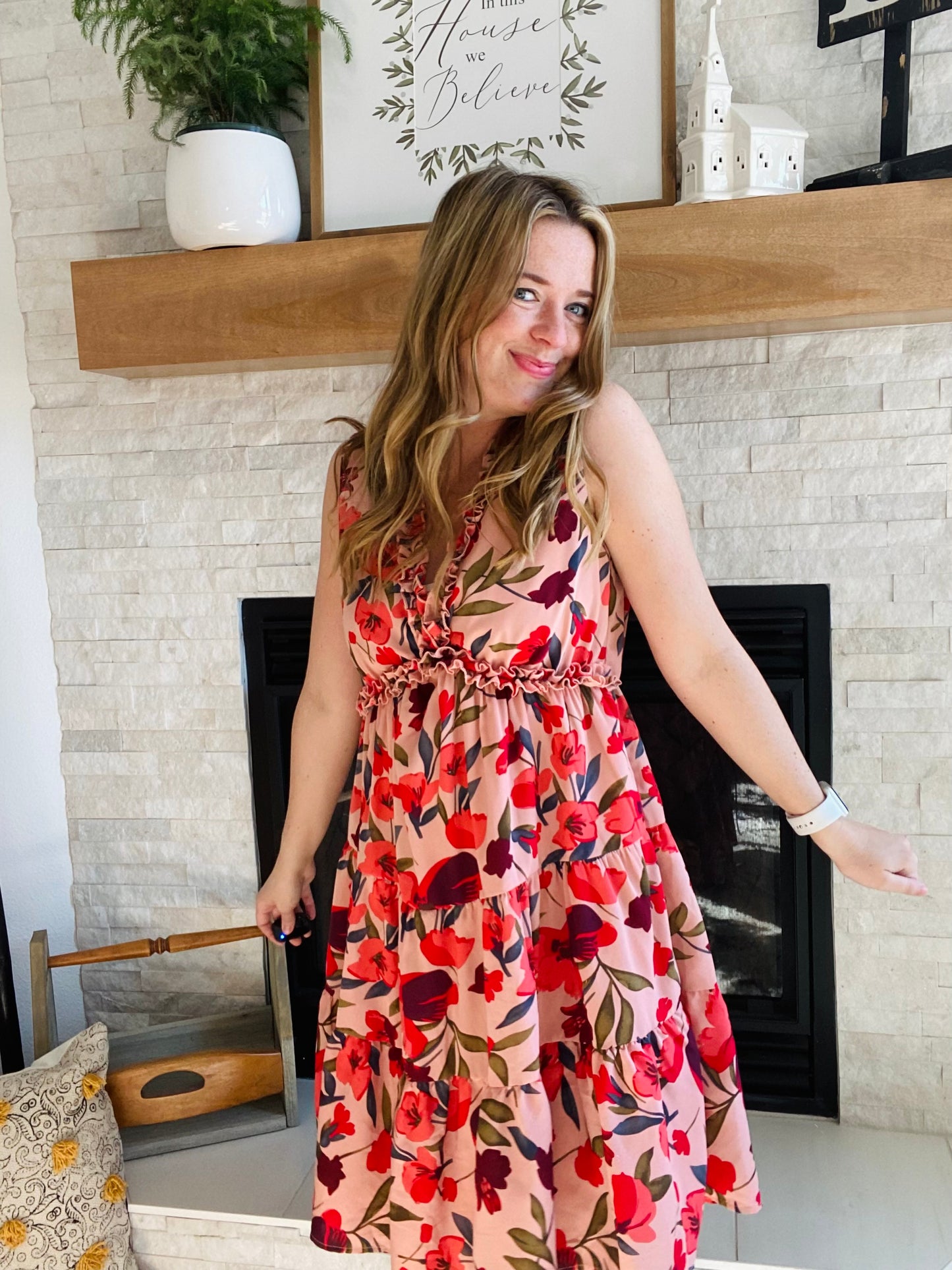 This Boho Floral Frill Sleeveless Dress is the perfect pick for summer. The V Neck accent complements the Boho style, while the red floral print and tiered fabric add a romantic feel. To complete the look, the A-line silhouette provides a flattering fit for all body types.
