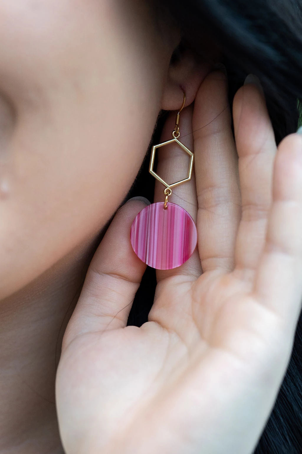 Flaunt your sophistication with a perfect pair of Layla Earrings! Our gold hexagon accent and beautiful acrylic will instantly elevate any outfit - getting you ready to take on the day like a boss. Put ‘em on, and watch the compliments roll in! (And you thought hexagons were just for math class.)