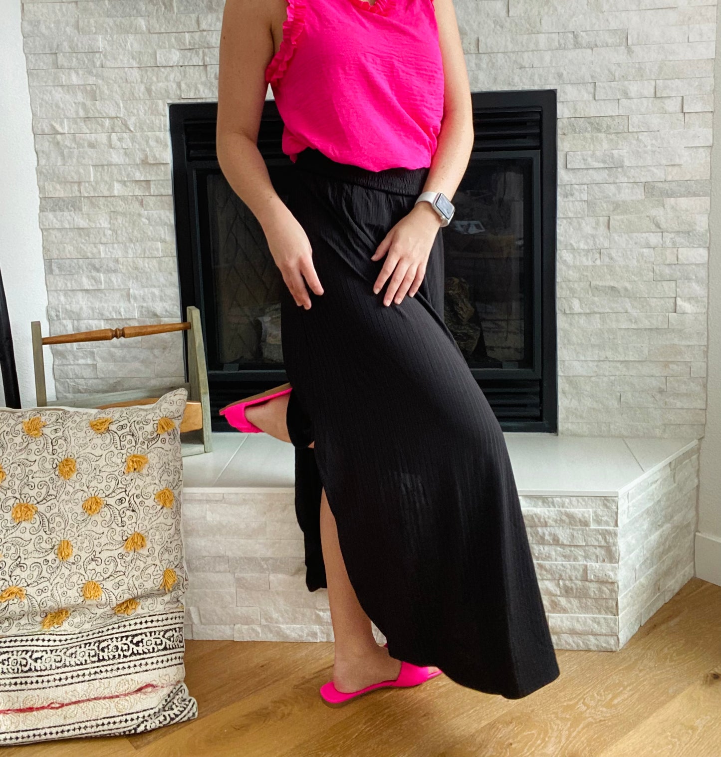 Sail through beach vacations in style with this High Waisted Smocked Maxi Skirt! Gently fitted at the waist with a smocked waistline and featuring a side slit for easy movement, this black maxi skirt is the perfect way to rock a look that says, "I'm ready for a beach vacay!" (And, not to mention, super comfy.)