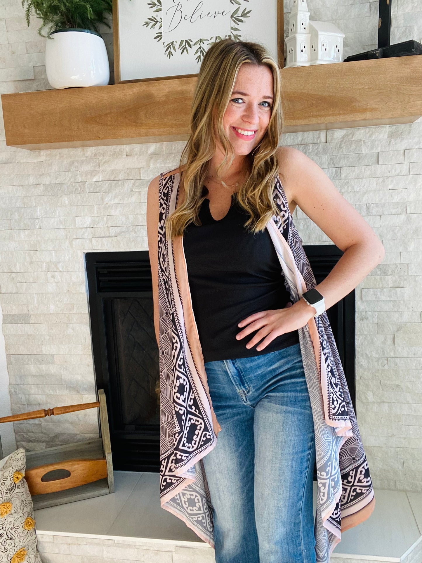 Look your best in our Western Motif Sleeveless Kimono. With an assymetrical design, western-style motif, and cool fabric to keep you comfortable on hot days - it's timeless fashion that's sure to turn heads.