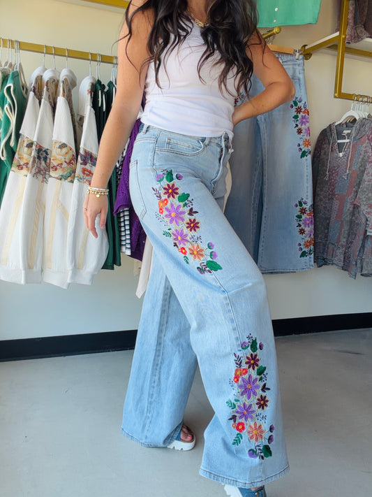 Blakeley

Designed in a soft light wash with a structured feel, these delicately floral embroidered jeans are an absolute must have. The wide-leg, slight barrel shape silhouette gives you that effortless laid-back design &nbsp;

FIT: high rise, stretch- wide leg, slight barrel.

FABRIC: 99% COTTON 1% SPANDEX
