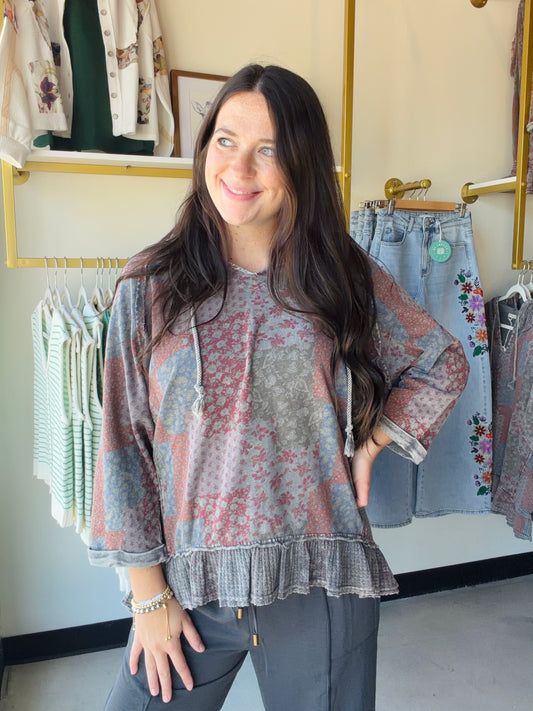 Easel

PATCHWORK PRINT MIX WASHED PULLOVER
-MINERAL WASHED
-V NECKLINE WITH DRAWSTRING HOOD DETAIL
-3/4 LENGTH SLEEVES
-TEXTURED WAFFLE FABRIC
-RUFFLED HEMLINE
-SMALL MEASUREMENTS : LENGTH - 24.75" &amp; BUST - 28.5"



Fabric: KNIT
Content: 100% COTTON&nbsp;

PATCHWORK PRINT MIX WASHED PULLOVER