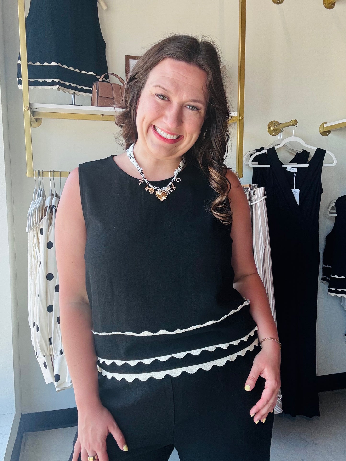 Anniewear

Elevate your everyday wardrobe with this sophisticated high-neck tank featuring striking contrast scallop trim. The elegant keyhole back adds a polished touch to this timeless, breathable silhouette. Perfect for layering under a blazer or shining solo as a modern statement piece.

Elegant high neck for modern style.
Chic scallop trim adds feminine detail.
Breathable fabric for all-day comfort.
Sophisticated keyhole back for subtle flair.
Versatile black hue matches everything.
Seamlessly transiti