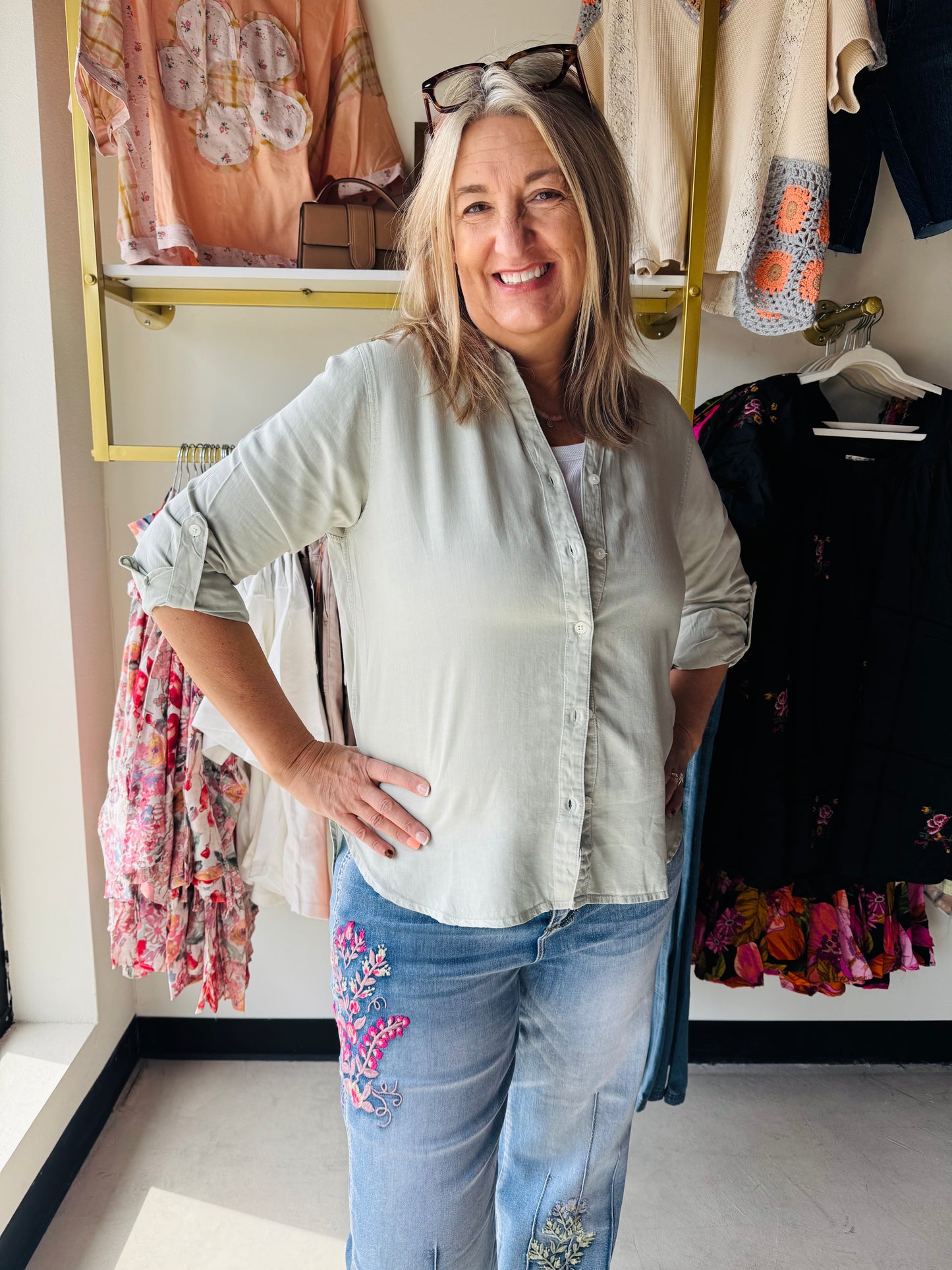 Experience ultimate softness in the Thread & Supply Presley Top, a lightweight 100% Tencel™ button-down in dreamy Aqua Mist. Featuring a breezy back vent and tailored V-neckline, it’s the sustainable essential your year-round wardrobe deserves.