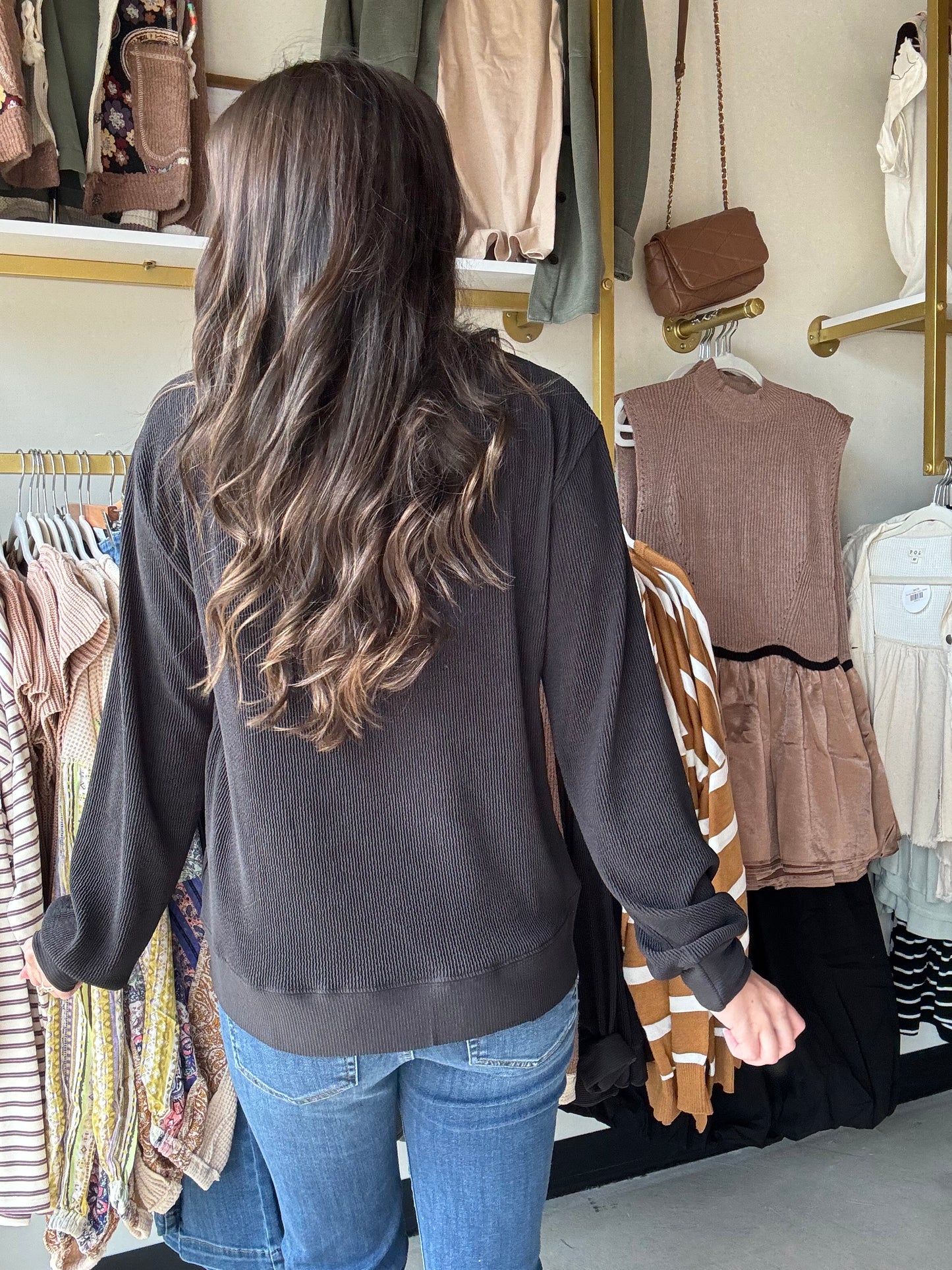 Umgee

This black long sleeve pullover features an expert design with an asymmetrical layered hemline that adds a modern edge to your wardrobe. The classic crewneck offers a clean, versatile look, while the unlined construction ensures lightweight comfort and easy layering. Perfect for those seeking a sophisticated yet contemporary top.