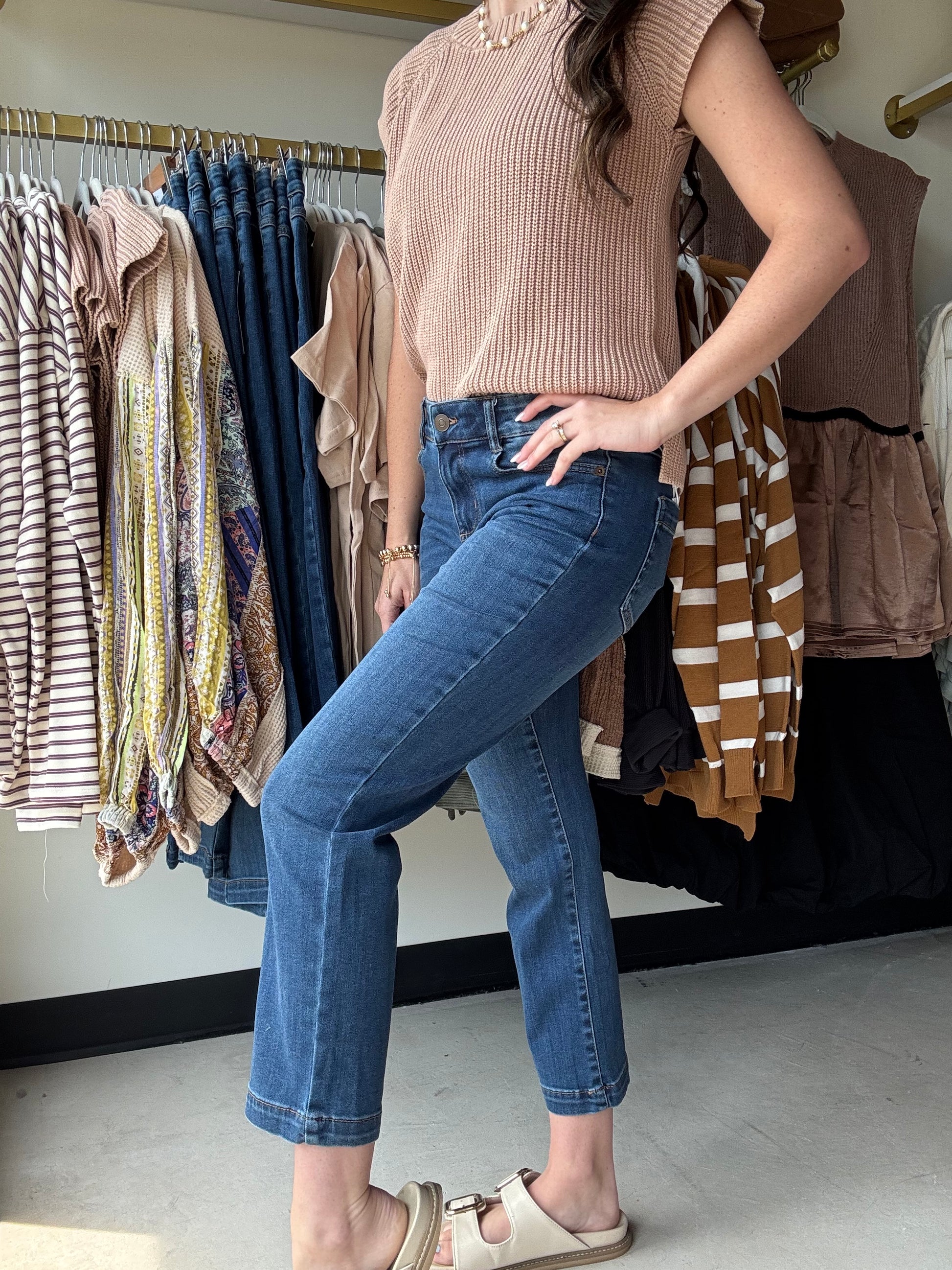 Tribal

Experience the perfect blend of luxury and comfort with the Audrey Hugging Straight Leg Jeans. Crafted from high-end denim, these jeans offer exceptional softness and stretch, ensuring a flattering fit that moves with you. Their cropped length and straight leg design create a timeless silhouette ideal for both casual and polished looks. Elevate your wardrobe with jeans that combine expert tailoring and premium materials for everyday elegance.