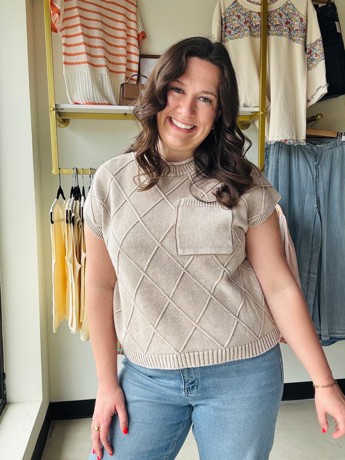 Bibi

Elevate your everyday style with this premium 100% cotton washed knit top. Featuring a unique diamond-stitch texture and a relaxed drop shoulder, it’s the ultimate breathable staple for effortless, chic layering.

Breathable 100% premium cotton comfort.
Unique diamond-patterned textured knit.
Relaxed drop shoulder silhouette.
Stylish functional front patch pocket.
Versatile taupe neutral for layering.
Durable vintage-inspired washed finish.
