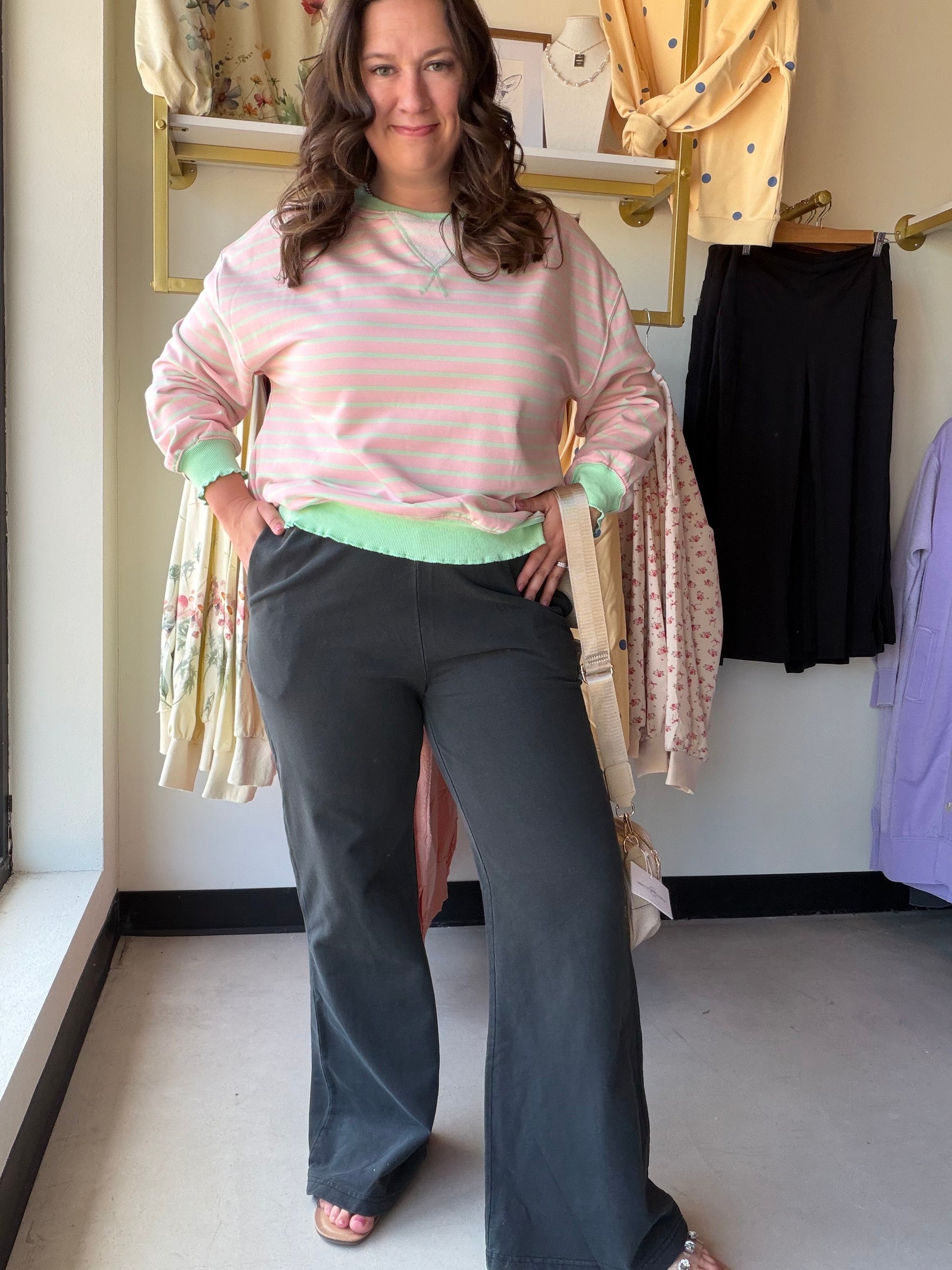 Experience the perfect fusion of lounge-level comfort and street-ready chic. These buttery-soft knit flares feature a slimming high-waist silhouette and functional side pockets for effortless, all-day versatility.

Soft knit fabric ensures all-day comfort
Functional pockets for your essentials
Trendy flared hem elongates legs
Elastic waistband for perfect fit
Versatile style from day to night
Flattering High Waist&nbsp;