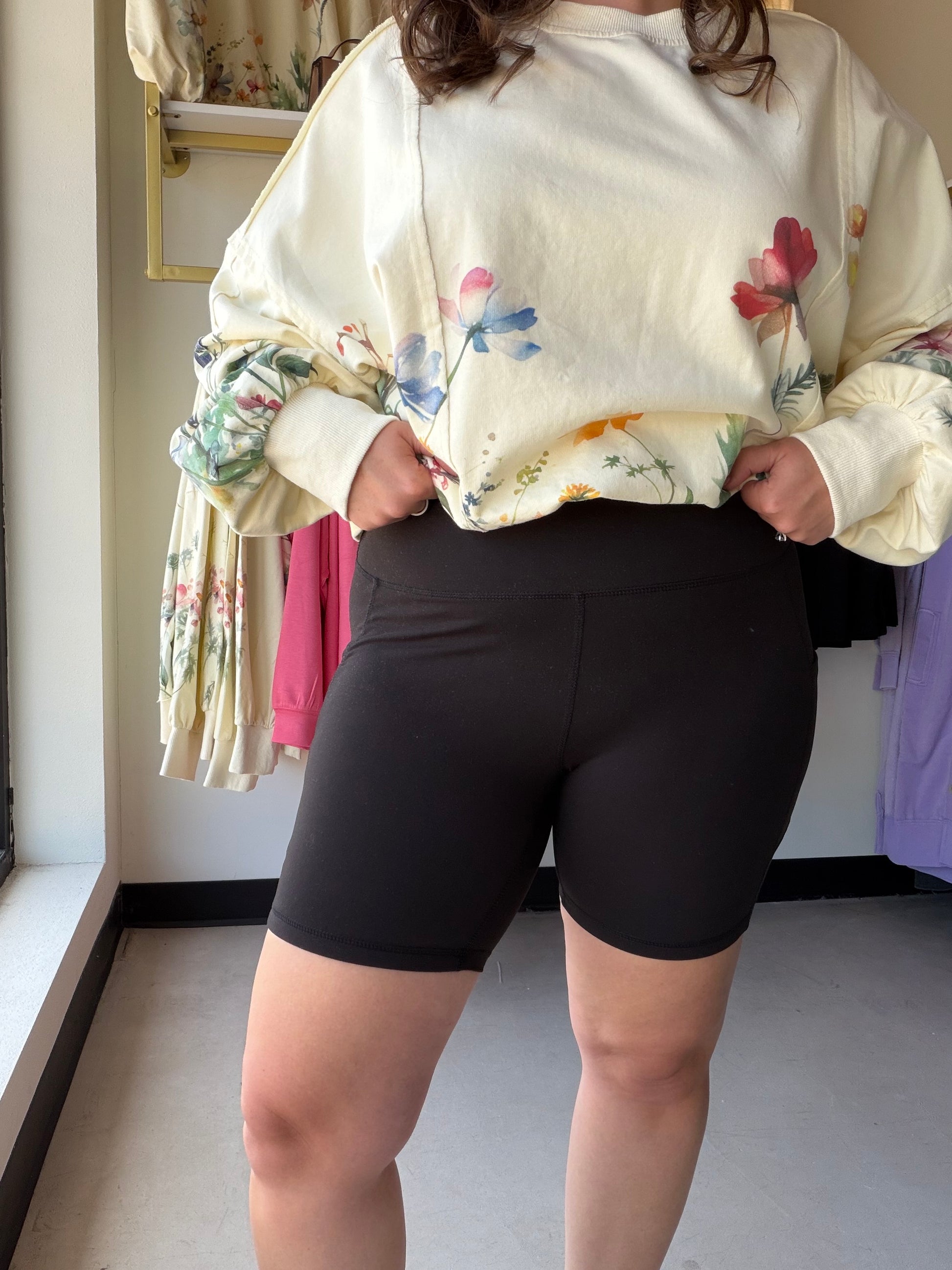 Rae Mode

Elevate your daily hustle with these squat-proof, high-waist biker shorts designed for maximum compression and comfort. Featuring deep side pockets for your phone, the buttery-soft knit fabric transitions seamlessly from high-intensity workouts to effortless street style

Deep side pockets for essentials.
High-waist fit for tummy control.
Squat-proof, opaque knit fabric.
Buttery-soft, breathable performance material.
Stay-put waistband; no rolling down.
Versatile style for gym or street.

