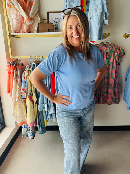 Staccato&nbsp;

A timeless crew neck sweater in a solid, versatile design. The half-sleeve cut offers the perfect balance between coverage and breathability, making it ideal for layering or wearing solo. Crafted from quality fabric, this basic essential pairs effortlessly with any wardrobe staple for an understated, polished look.