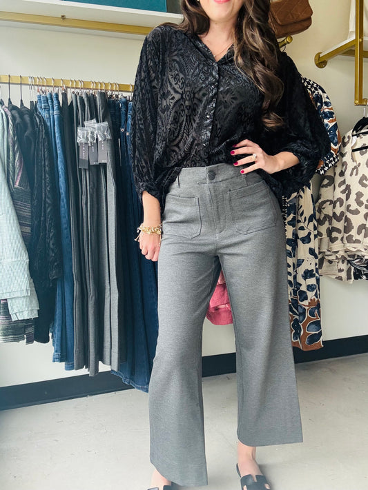 Tribal&nbsp;

Effortlessly move through your day in style with our Charcoal High Rise Capris. These versatile pants feature a flattering high-rise fit and relaxed wide legs for ease and comfort. The classic fly and marbled button add timeless charm, and the stretch ponte fabric ensures all-day comfort with a polished finish.

Fly front and DTM marble plastic button waistband closure
High rise
Wide leg
26'' inseam
Front and back patch pockets
Every Body stretch ponte fabric