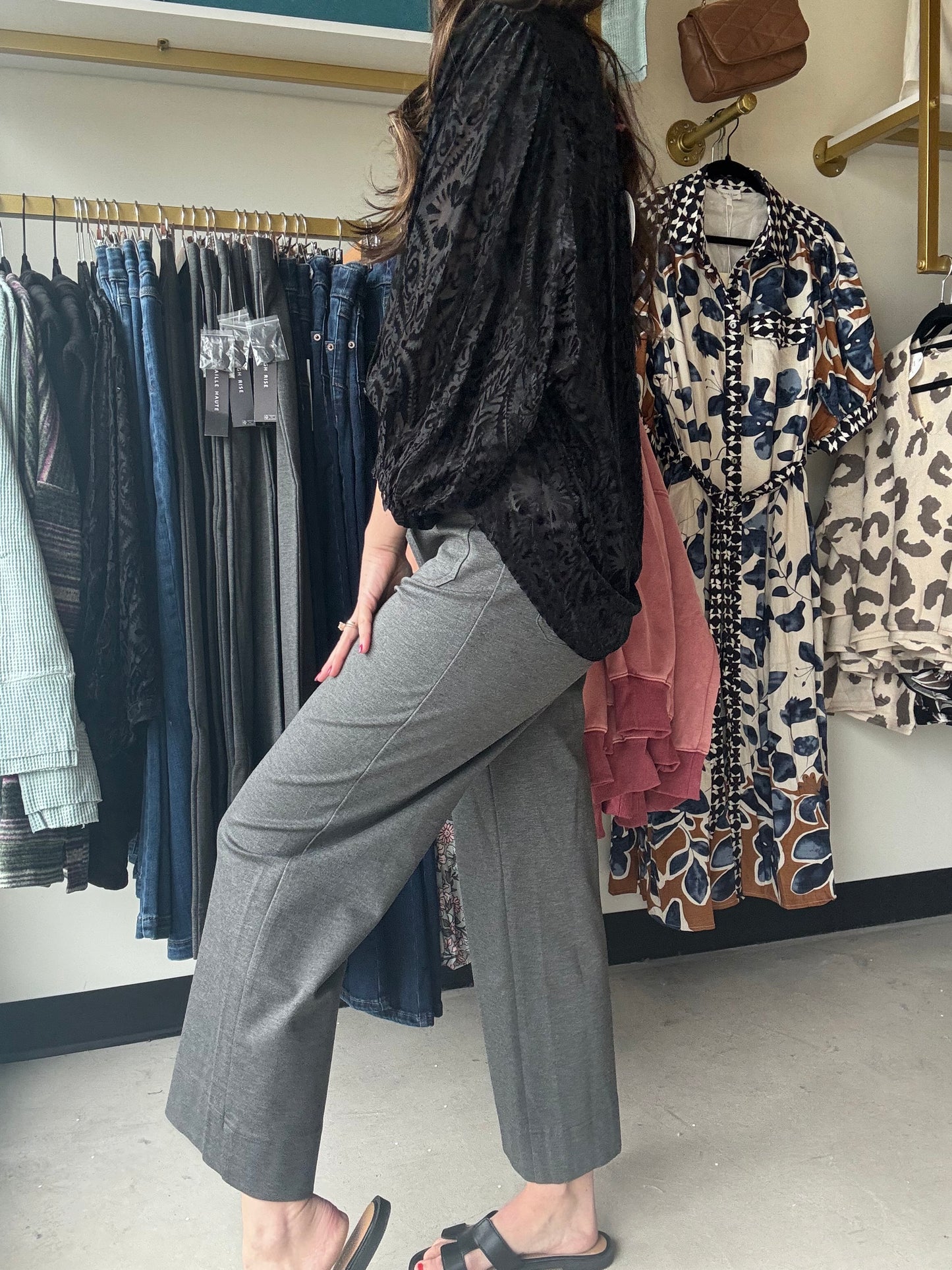 Tribal&nbsp;

Effortlessly move through your day in style with our Charcoal High Rise Capris. These versatile pants feature a flattering high-rise fit and relaxed wide legs for ease and comfort. The classic fly and marbled button add timeless charm, and the stretch ponte fabric ensures all-day comfort with a polished finish.

Fly front and DTM marble plastic button waistband closure
High rise
Wide leg
26'' inseam
Front and back patch pockets
Every Body stretch ponte fabric