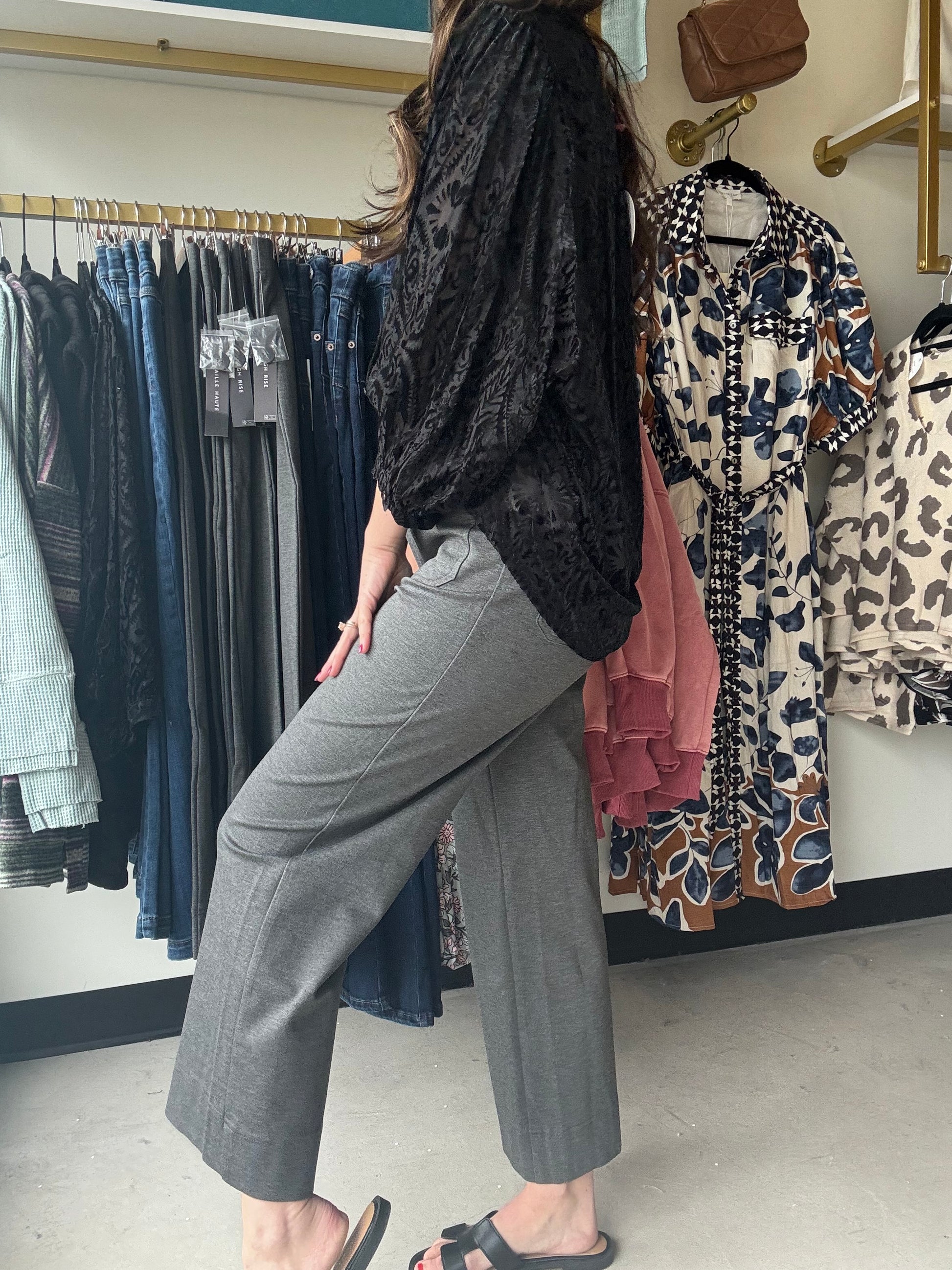 Tribal&nbsp;

Effortlessly move through your day in style with our Charcoal High Rise Capris. These versatile pants feature a flattering high-rise fit and relaxed wide legs for ease and comfort. The classic fly and marbled button add timeless charm, and the stretch ponte fabric ensures all-day comfort with a polished finish.

Fly front and DTM marble plastic button waistband closure
High rise
Wide leg
26'' inseam
Front and back patch pockets
Every Body stretch ponte fabric