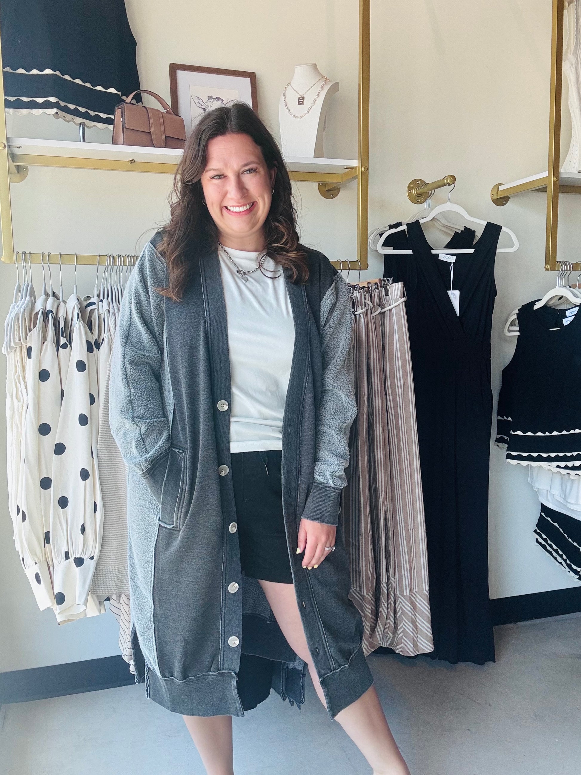 Blakeley

Made with luxurious DETAILING, this long cardigan features functional buttons, reverse fabric details on the sides, and pockets. Perfect for those chilly days, the luxury cardi adds style and practicality to your wardrobe.&nbsp;

Mikayla- size 12 is wearing the OS (One size)


FIT: RELAXED

FABRIC: 60% COTTON 40% POLY&nbsp;

SIZING

XS: &nbsp;0-4/6

OS: 8-14

PLUS OS: 16/22