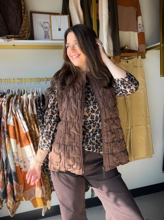 Layer up in style. The Brown Chunky Textured Vest by Creation is a wardrobe essential that brings cozy, elevated texture to any outfit — no sleeves needed.

The rich chunky knit-inspired texture and warm brown tone make this vest incredibly versatile — throw it over a turtleneck, a long-sleeve tee, or a button-down for an effortlessly put-together look. A perfect transitional piece from season to season.

Chunky textured fabrication
Sleeveless silhouette
100% Polyester
Available in sizes S–XXL
Sophie is wea