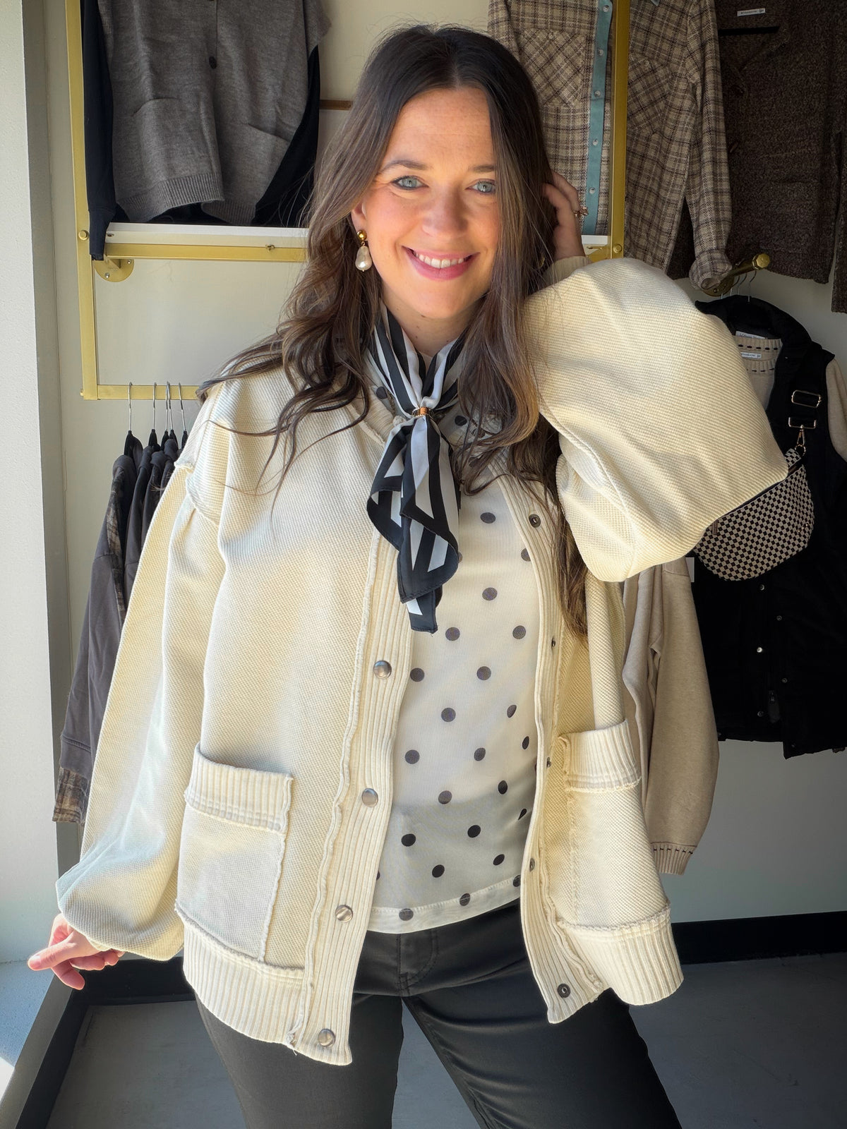 Easel

BUTTON DOWN WASHED TERRY JACKET
-MINERAL WASHED
-RELAXED OVERSIZED FIT
-BUTTON DOWN FRONT CLOSURE
-COLLARED NECKLINE
-DROPPED SHOULDERS
-FRONT PATCH POCKET
-TEXTURED KNIT FABRIC
-SMALL MEASUREMENTS : LENGTH - 24.5" &amp; BUST - 23"

Fabric: KNIT
Content: 100% COTTON&nbsp;
BUTTON DOWN WASHED TERRY JACKET
