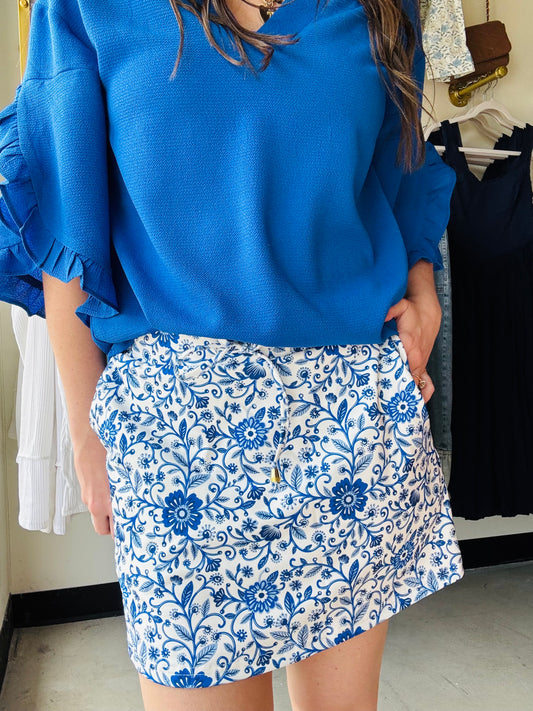 Jess Lea

Be ready to take on your daily adventures in style with this skort! The elastic band on the back provides a customized fit, while the built-in shorts allow you to move freely without worrying about what's underneath. Plus, with side pockets and a drawstring tie, you can live your best life with a casual, athletic look that's too good to pass up. So, go ahead and grab yours before it's all gone!