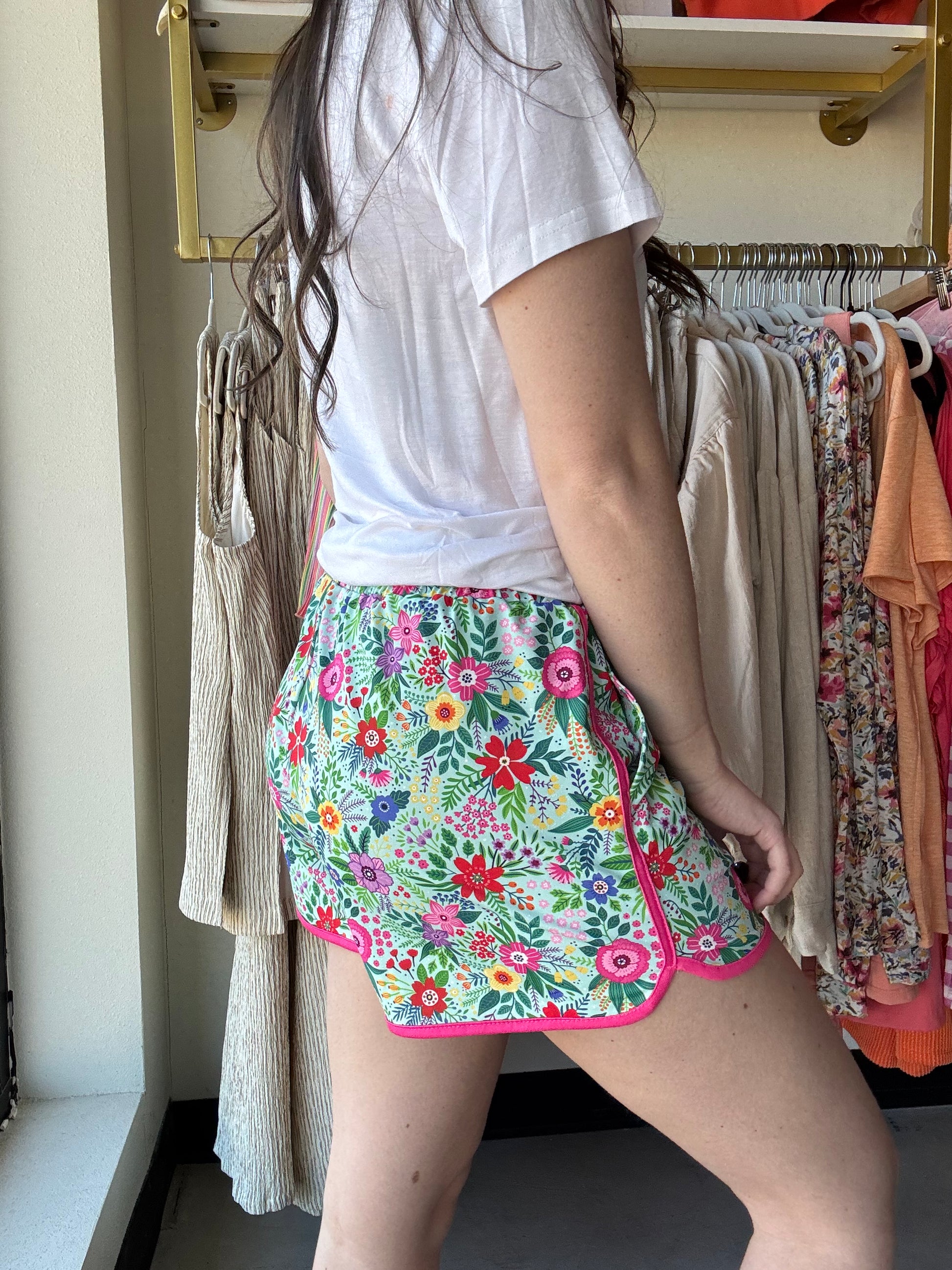 Jess Lea

These mid-rise solid mint petal shorts are so perfect for the spring and summer and even to wear into the fall! Get the effortless yet chic look with these shorts. They feature a mid-rise, tie waist drawstring, &a side pockets. These are a relaxed fit.