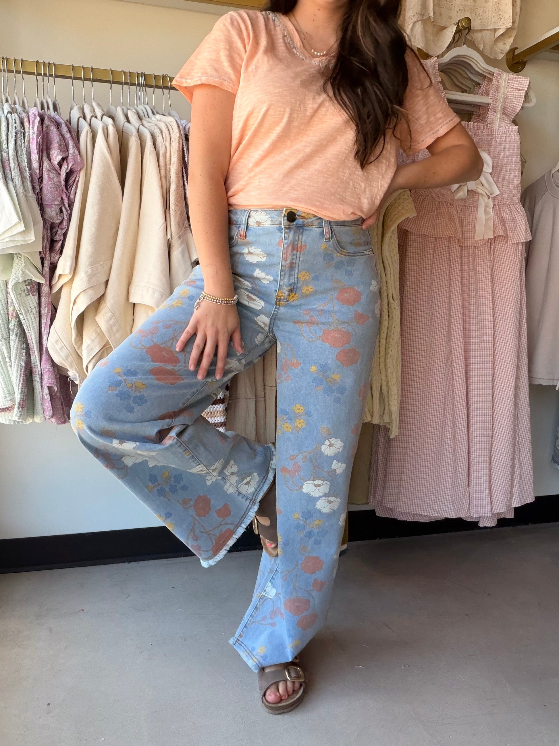 Elevated basics just got a floral upgrade. The Muted Floral Stretch Twill Pants by Easel bring a subtle, sophisticated print to a classic straight-leg silhouette — making them the kind of bottoms you'll reach for again and again. Crafted from a washed stretch twill with just the right amount of give, these pants move with you while keeping their polished shape all day long.

Details:

All-over muted floral print on washed stretch twill
Straight leg fit with a slightly relaxed silhouette
Front and back pocke