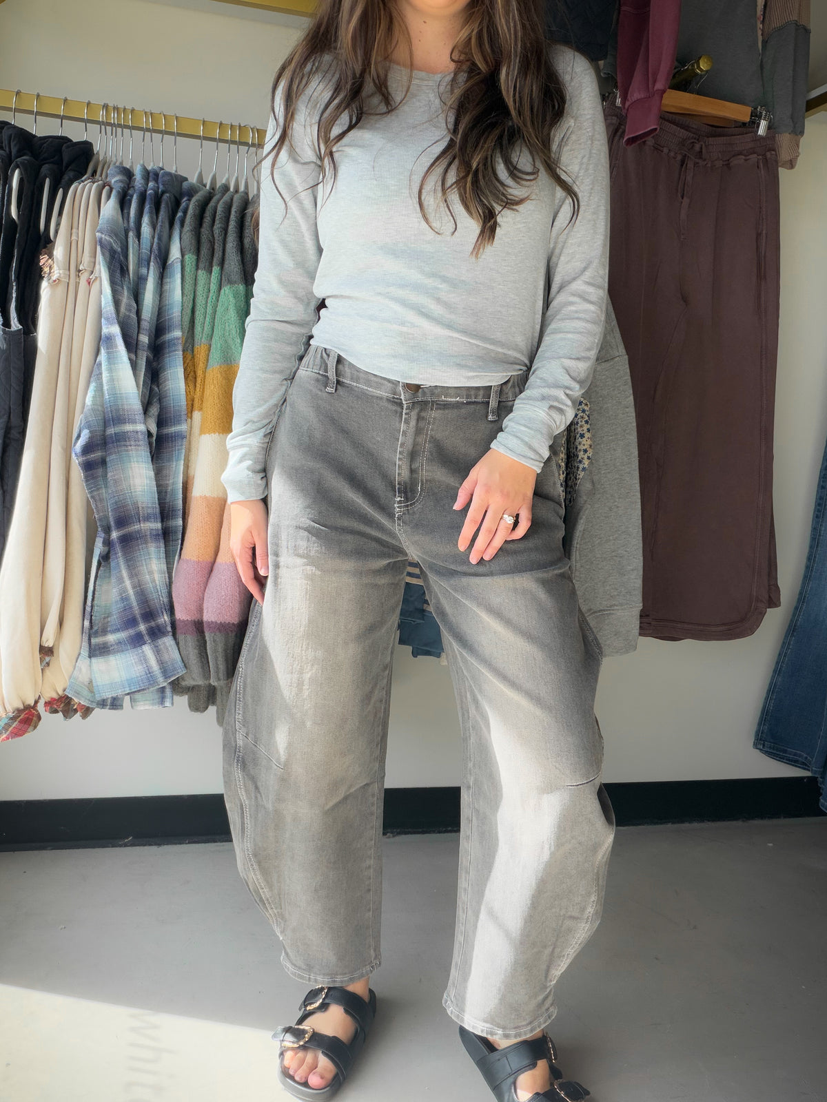 Denim with a little architectural edge. The Black Denim Barrel Pants by Easel bring a relaxed barrel shape to a cropped, wide-leg silhouette, with side seams that reveal an inner-fabric detail. Pair them with a fitted tee to balance the volume, or add a sweater and boots for a casual day out.

Details to love

Washed stretch denim in black.
High-waisted, wide-leg cropped barrel silhouette.
Stretch waist and side pockets.
Side seams with exposed inner-fabric detail.
Fabric: 75% cotton, 23% polyester, 2% span