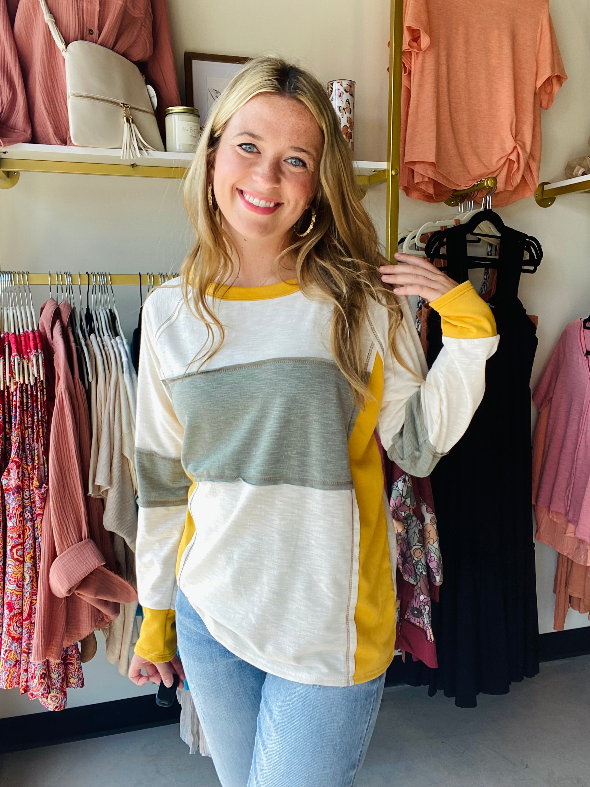 This long sleeve contrast top is the perfect addition to your fall wardrobe. Featuring Packers colors in a lightweight fabric, it has a scoop neckline for a classic look. An essential for any fan and subtle enough to wear out to lunch with your girlfriends.   Bibi Brand 