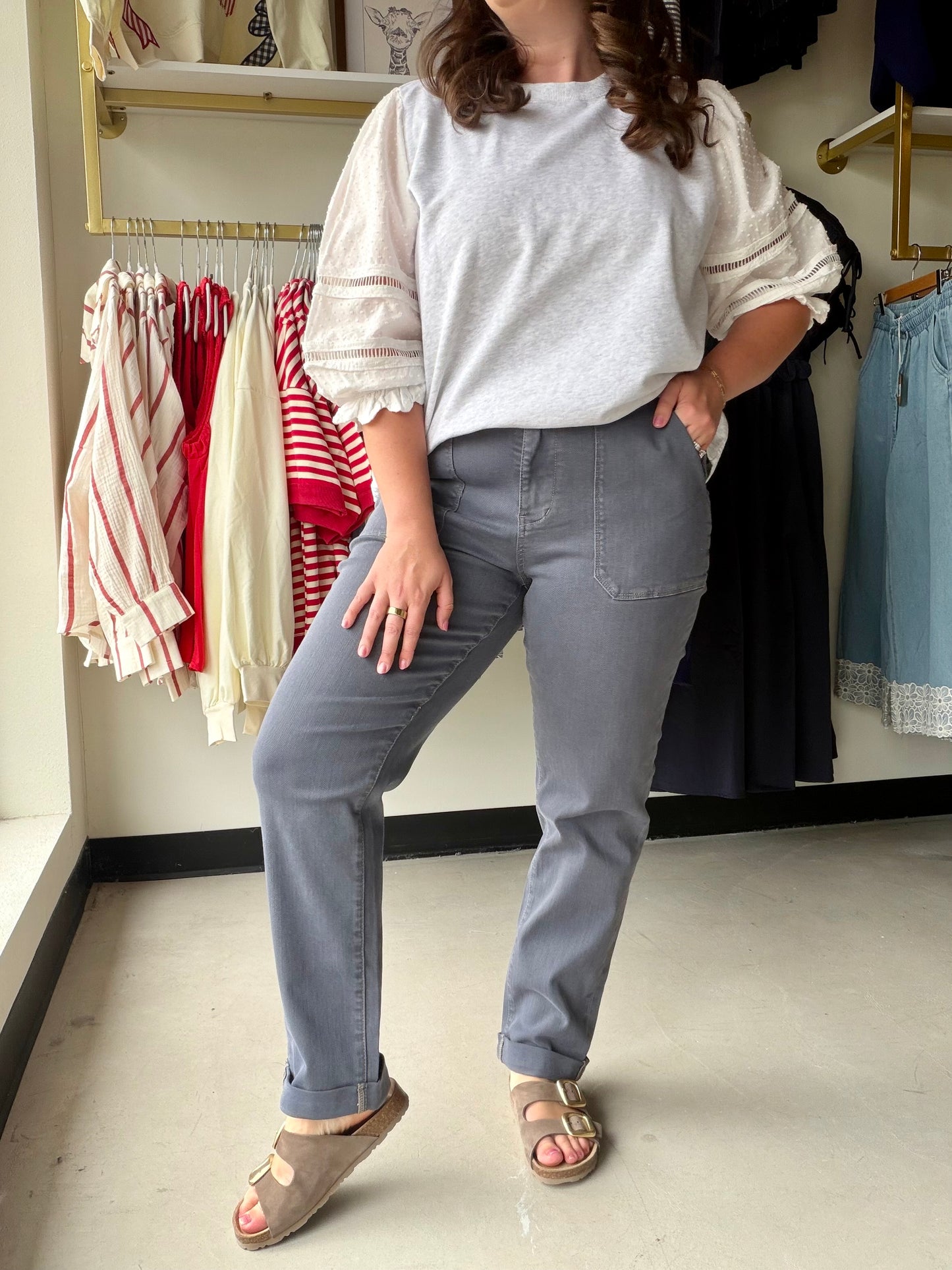 Judy Blue

Meet the HW Aurora Weekender, a unique offering from Judy Blue. These jeans are the embodiment of contemporary style, designed with a high rise and straight cut that falls neatly at the ankle. &nbsp;. These jeans are perfect for a casual day out or as a stylish addition to your wardrobe. Experience the love and dedication in every stitch.

Rise: 11" Inseam: 28"&nbsp;
