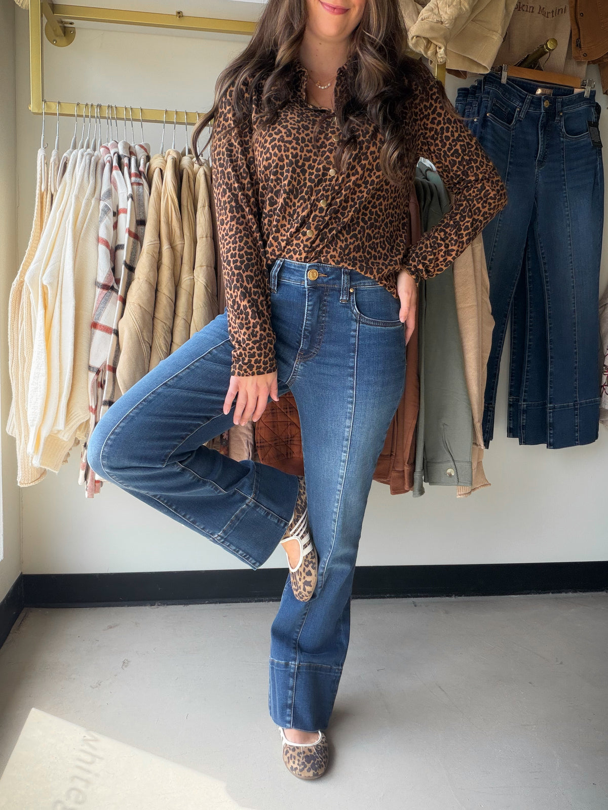 Meet the Kelsey Front Seam Jeans, a polished take on everyday denim from Kut from the Kloth. The front-seam detail adds a refined finish to the flattering flare silhouette, making these jeans an easy choice for everything from casual days to dressed-up denim looks.

Flare-leg silhouette
29-inch inseam
18 1/4-inch leg opening
10 1/4-inch rise
92% cotton, 6% elastomultiester, 2% spandex
Kut from the Kloth&nbsp;