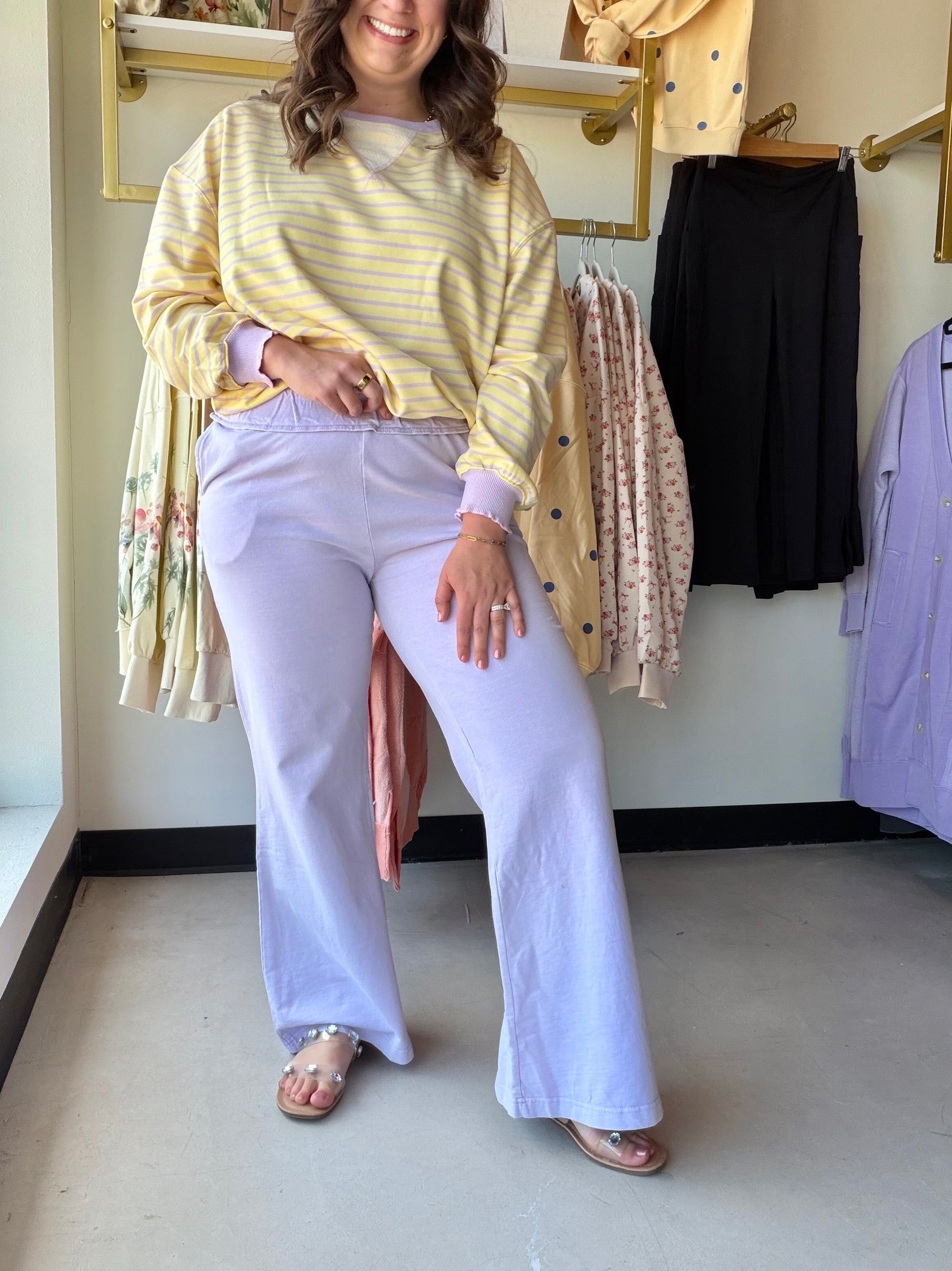 Experience the perfect fusion of lounge-level comfort and street-ready chic. These buttery-soft knit flares feature a slimming high-waist silhouette and functional side pockets for effortless, all-day versatility.

Soft knit fabric ensures all-day comfort
Functional pockets for your essentials
Trendy flared hem elongates legs
Elastic waistband for perfect fit
Versatile style from day to night
Flattering High Waist&nbsp;