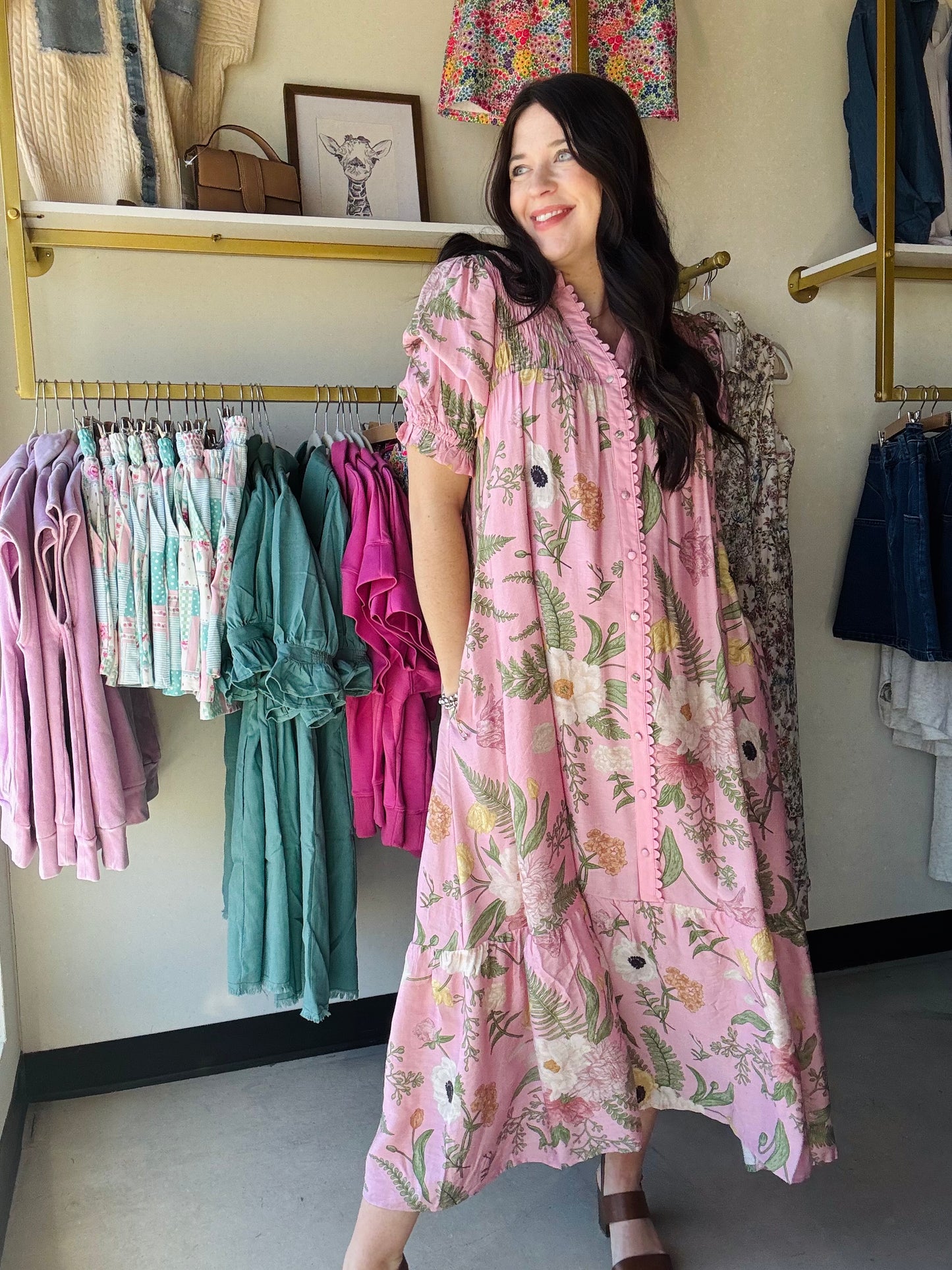 Umgee

Floral Smocked Button-Front Midi Dress

Key Features
• V-neck with ruffle trim
• Smocked yoke
• Short puff sleeves
• Lace trim 
• Side pockets
• Lined
Fabric Contents
• 85% Rayon
• 15% Nylon
