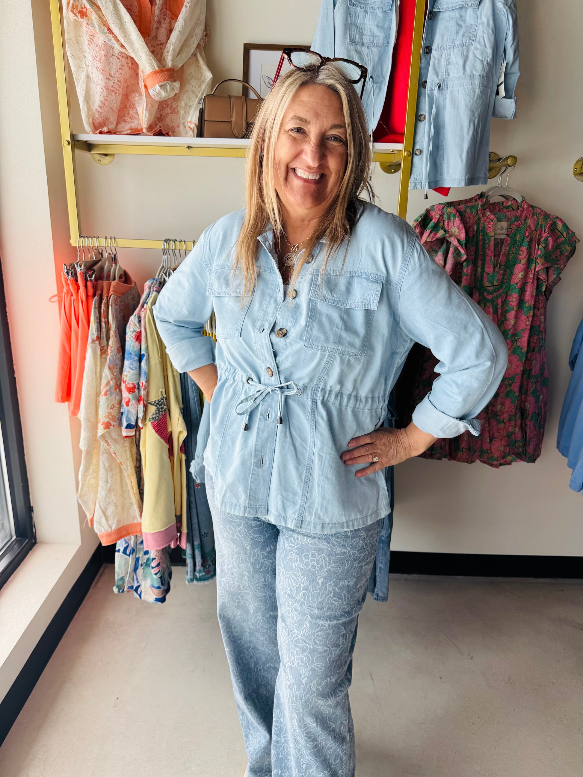 Dash&nbsp;

Effortless layering meets polished style with this light wash tie waist jacket. The adjustable cinch waist creates a flattering silhouette, while button-up front closure and cuffed sleeves offer versatile styling options. Functional pockets add practical appeal. Perfect for transitional seasons and casual looks.&nbsp;