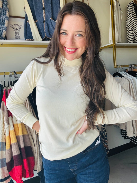 Style Description:

Made to be worn everywhere, this sleek long sleeve is featured in a formfitting silhouette and seamless so-soft fabrication with a chic mock neckline.

Mock neck
Cuffed sleeves
Measurements for a size small:

Length:&nbsp;23"
Chest:&nbsp;16.5"
Sleeve Length: 25"
Fabric Content/Care:&nbsp;

95% Micro Modal
5% Spandex
Machine Wash Cold